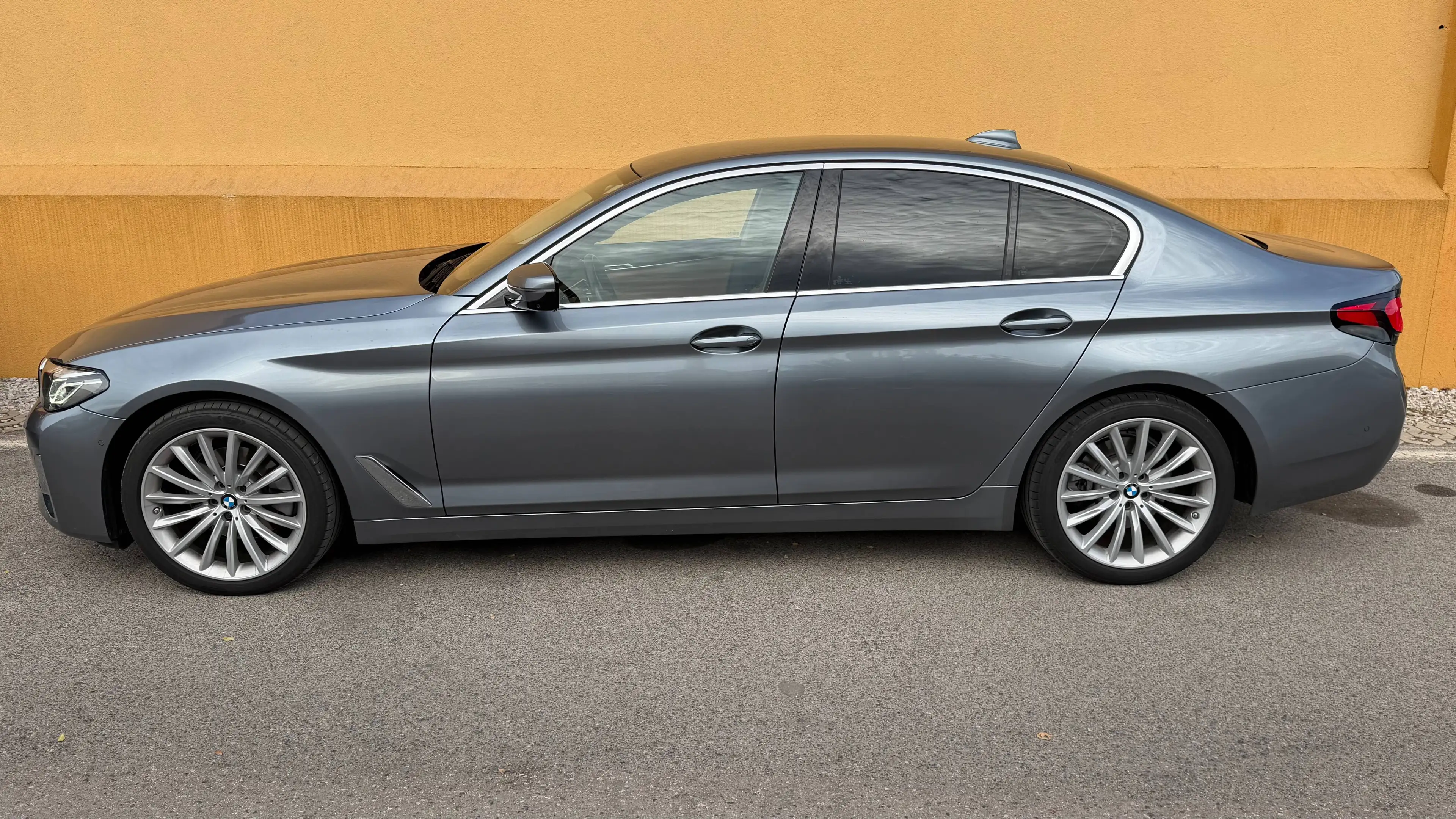 BMW 520 520 d xDrive Luxury Line — photo 3