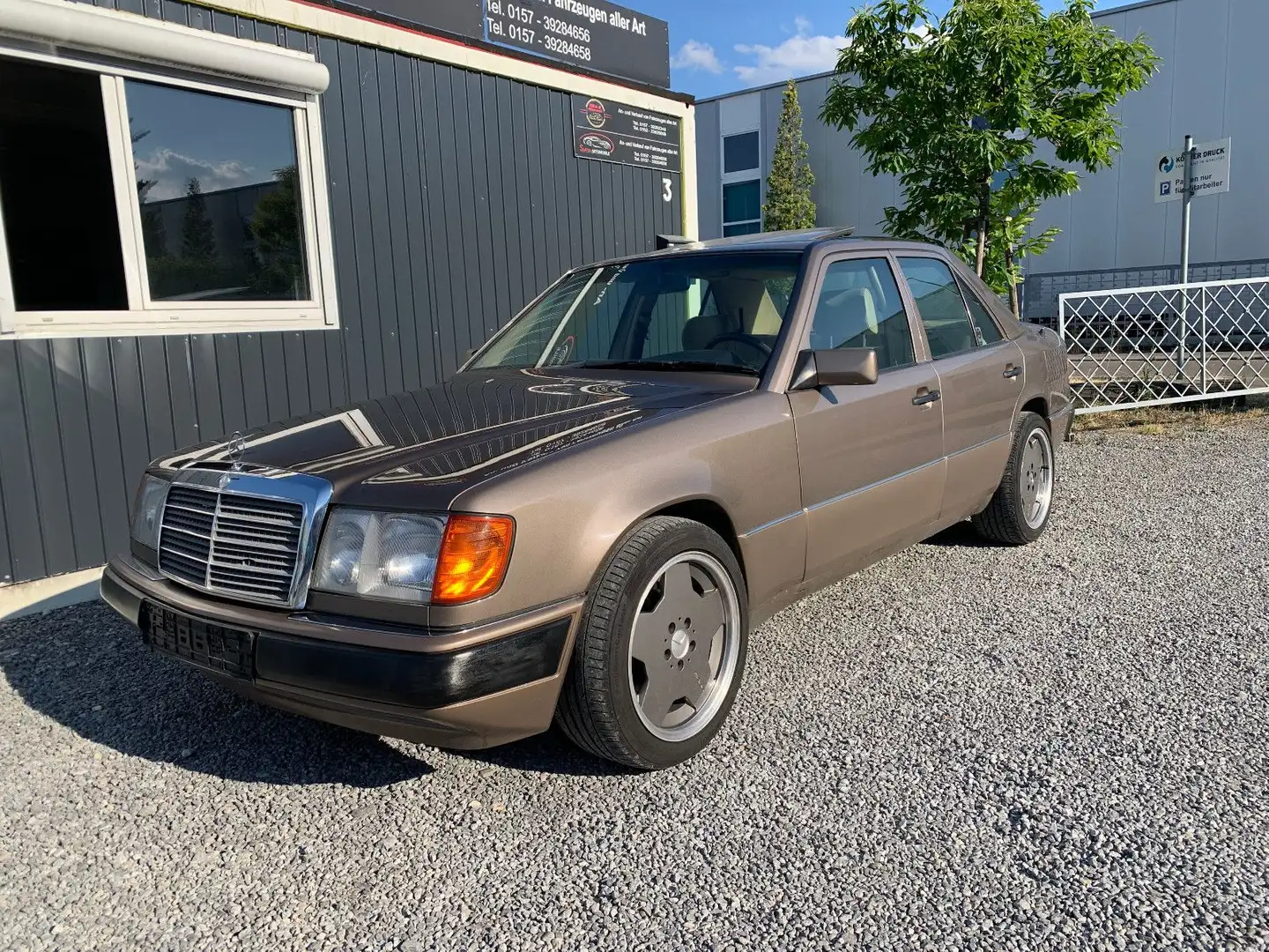 Mercedes-Benz E 420 /W124/V8/SHZ/H-ZULASSUNG/EL.SITZE/LEDER Hnědá - 1