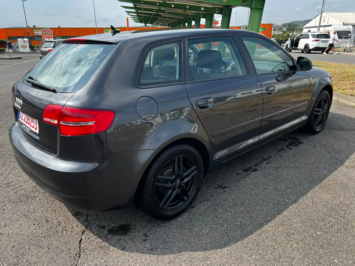 Audi A3 1.6 Attraction Grau - 2