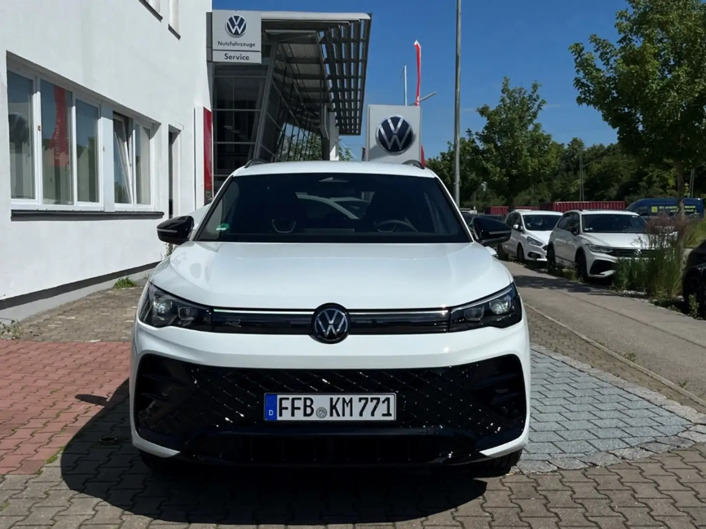 Volkswagen Tiguan 2.0TSI 4M DSG R-Line AHK*Navi*Black*Keyless!! Weiß - 2