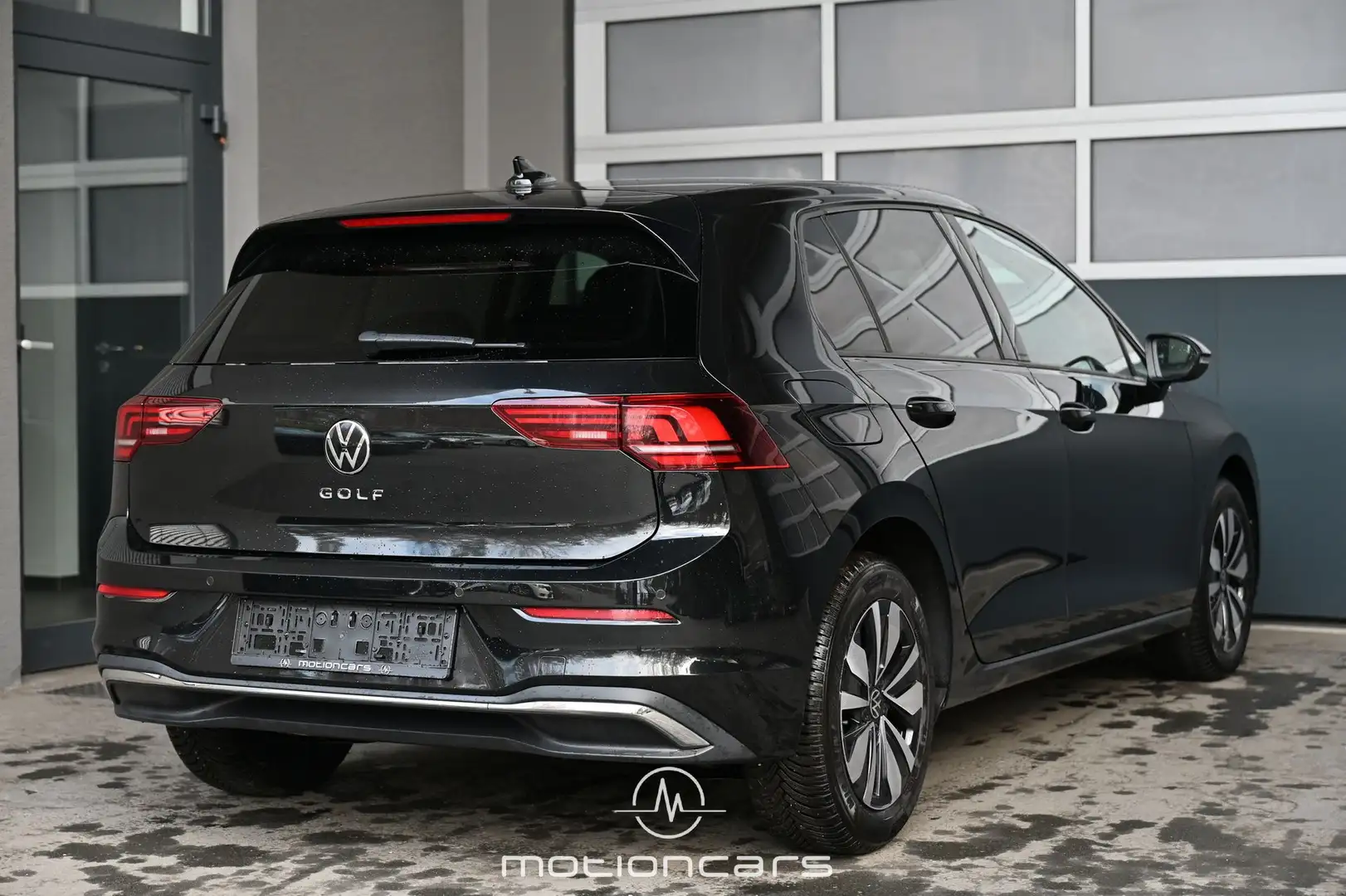 Volkswagen Golf VIII 1.5 TSI Life ACT Schwarz - 2