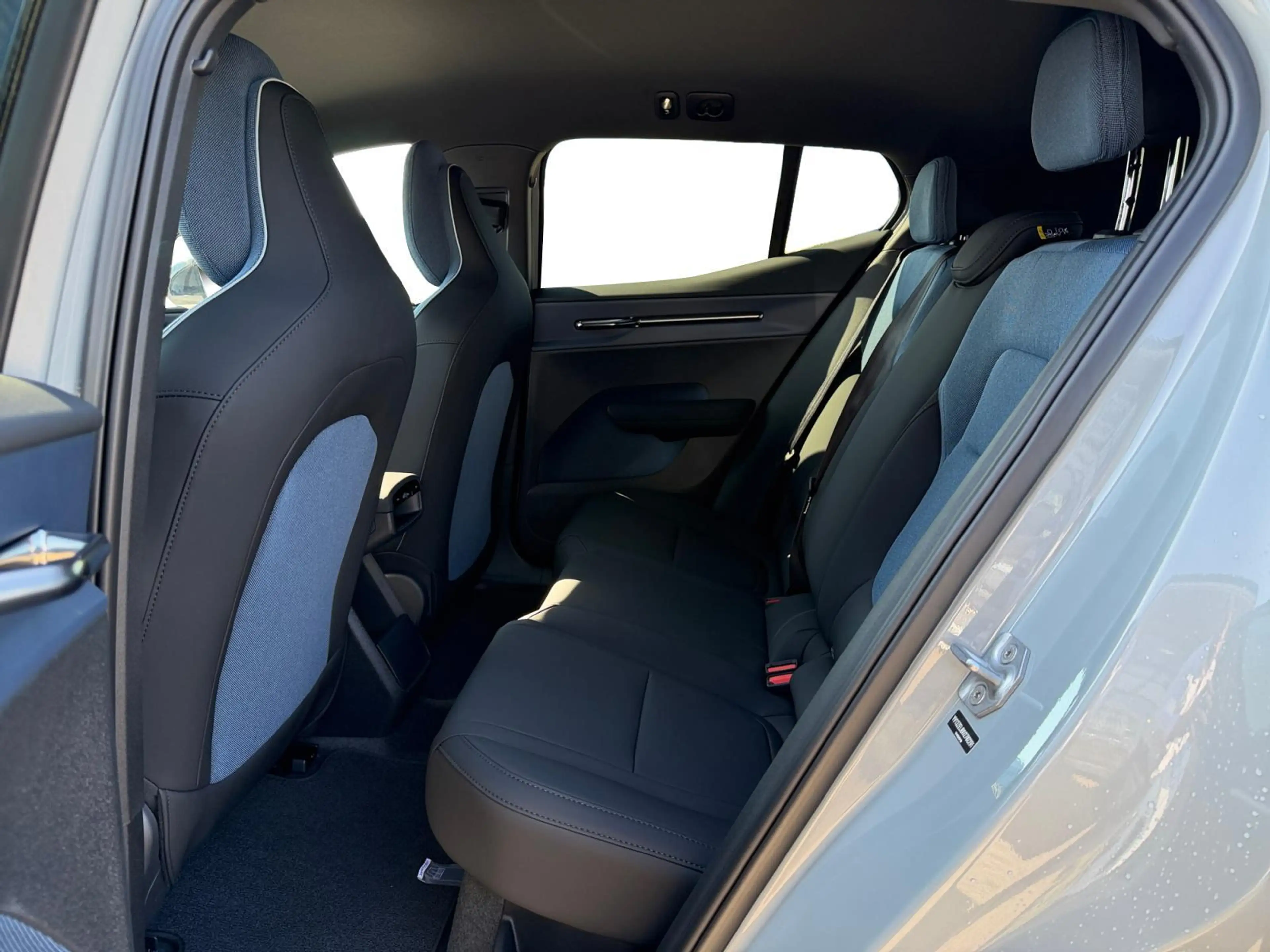 Volvo EX30 Single Motor Ext Range Plus Black Ed Europa 69 kWh — photo 10