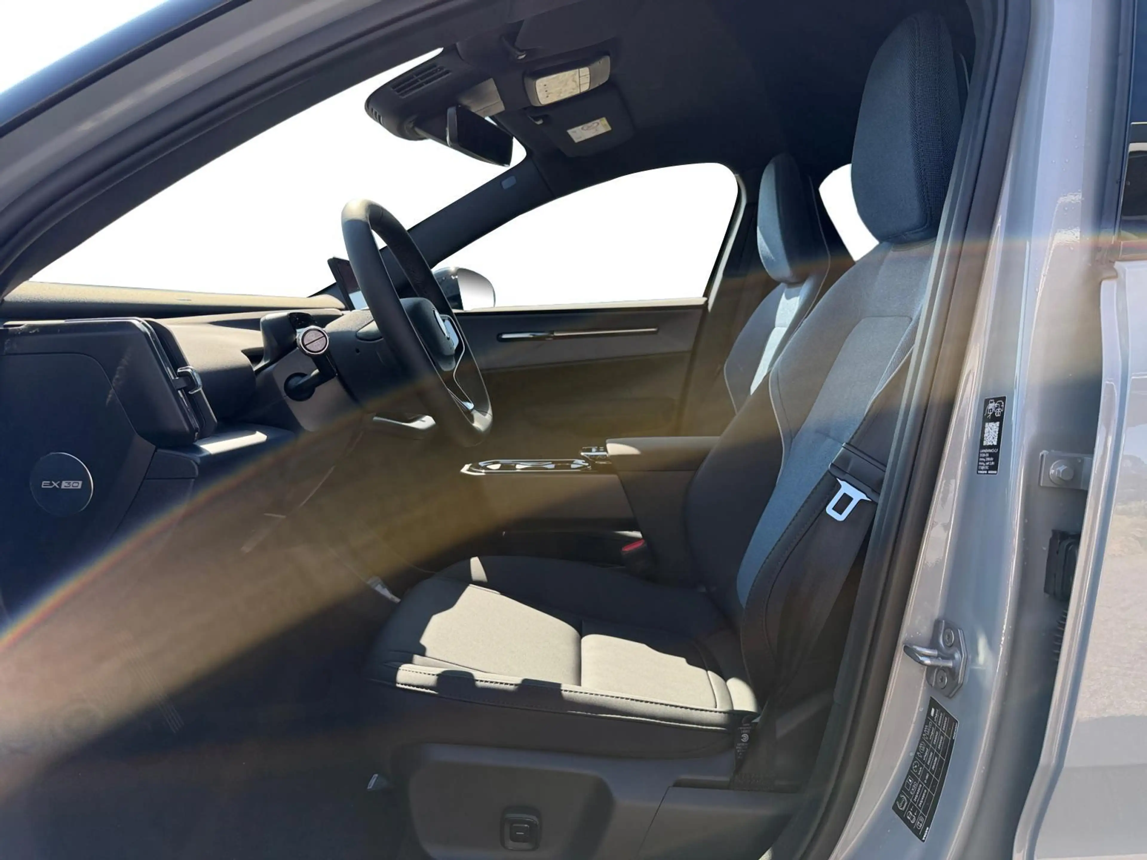 Volvo EX30 Single Motor Ext Range Plus Black Ed Europa 69 kWh — photo 4