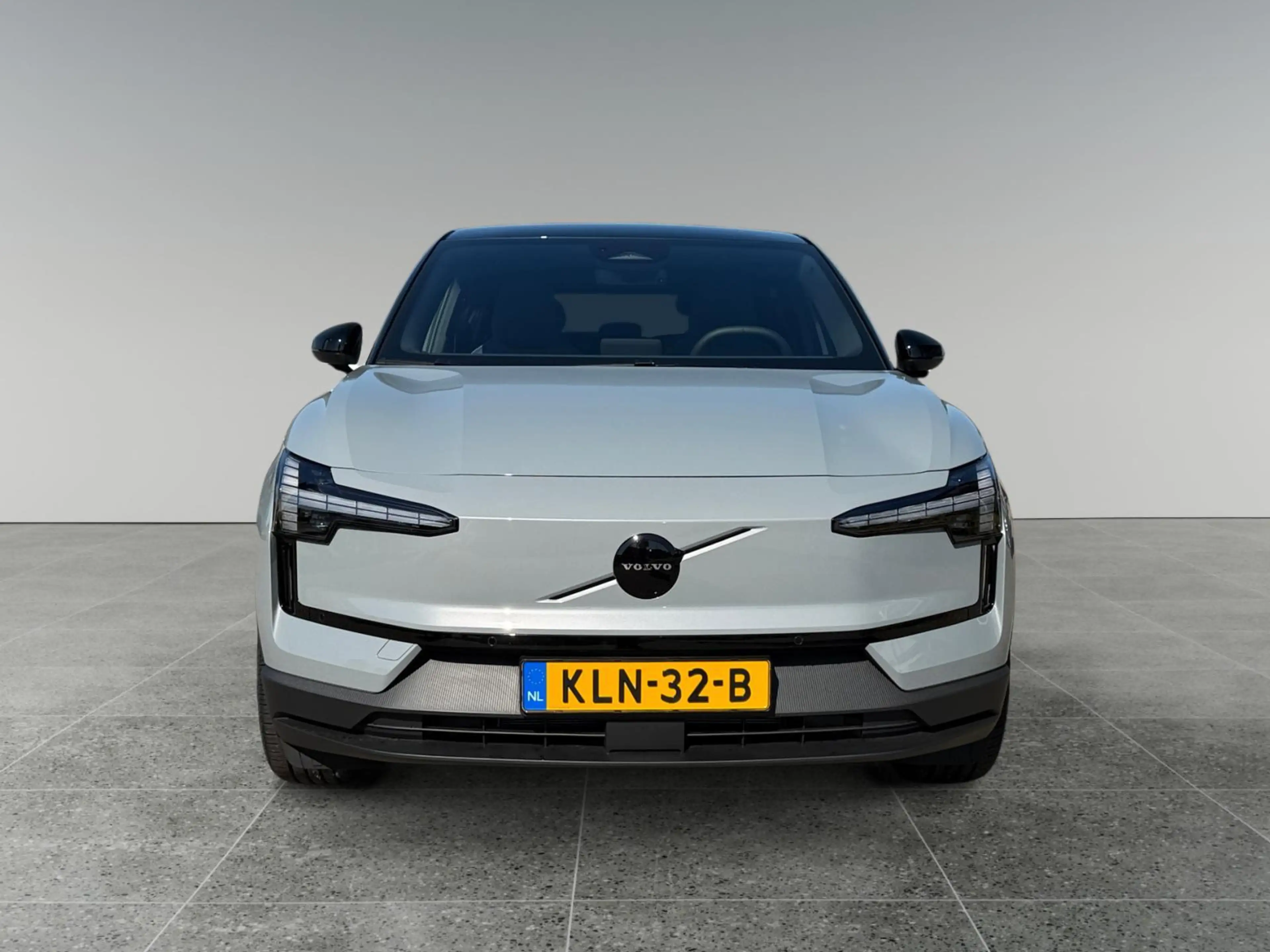 Volvo EX30 Single Motor Ext Range Plus Black Ed Europa 69 kWh — photo 6