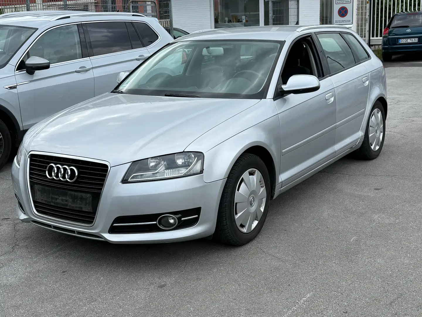 Audi A3 1.6 TDI Attraction Grau - 1