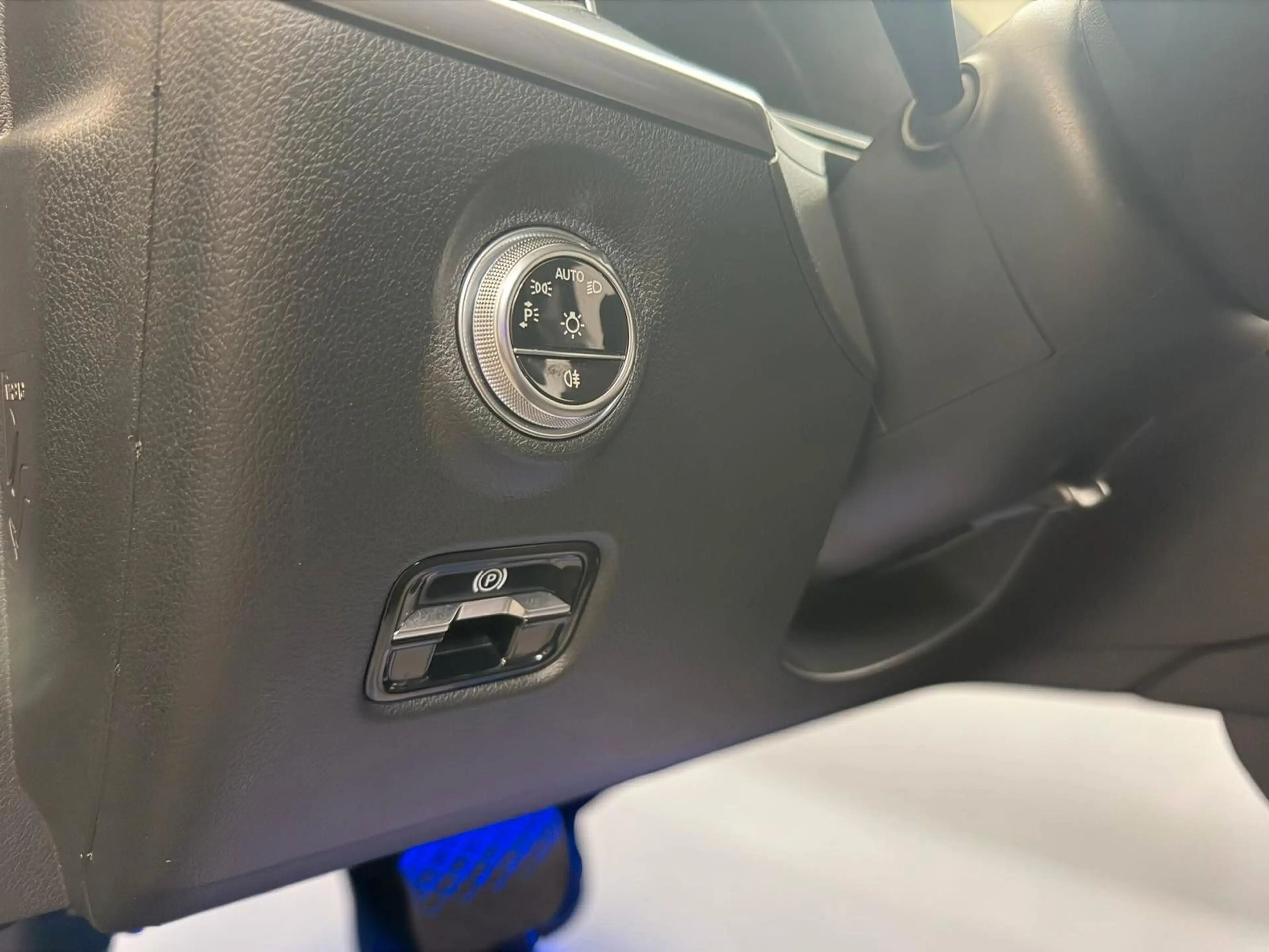 Mercedes-Benz C 220 C220d T 2x Avantgarde DISTR+*LED*AHK*360*MASSAGE — photo 12
