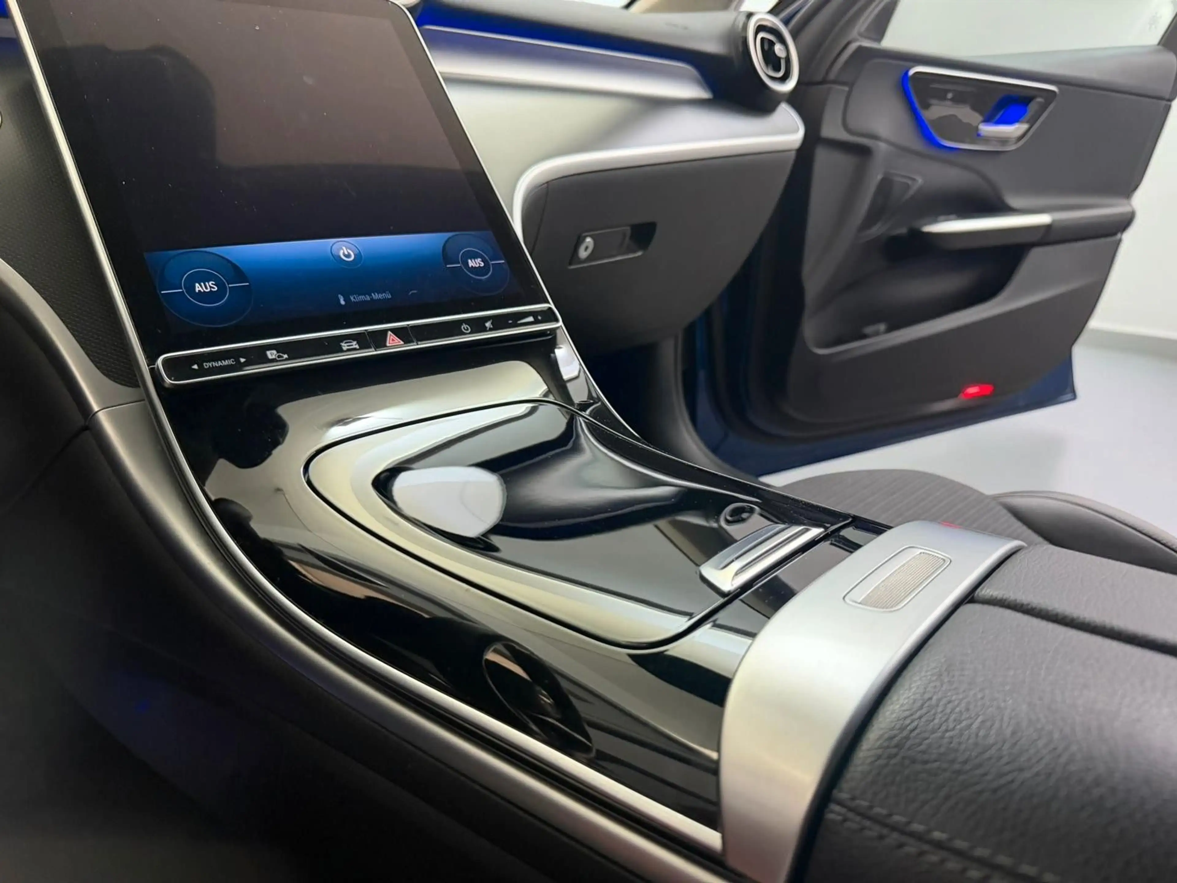 Mercedes-Benz C 220 C220d T 2x Avantgarde DISTR+*LED*AHK*360*MASSAGE — photo 13