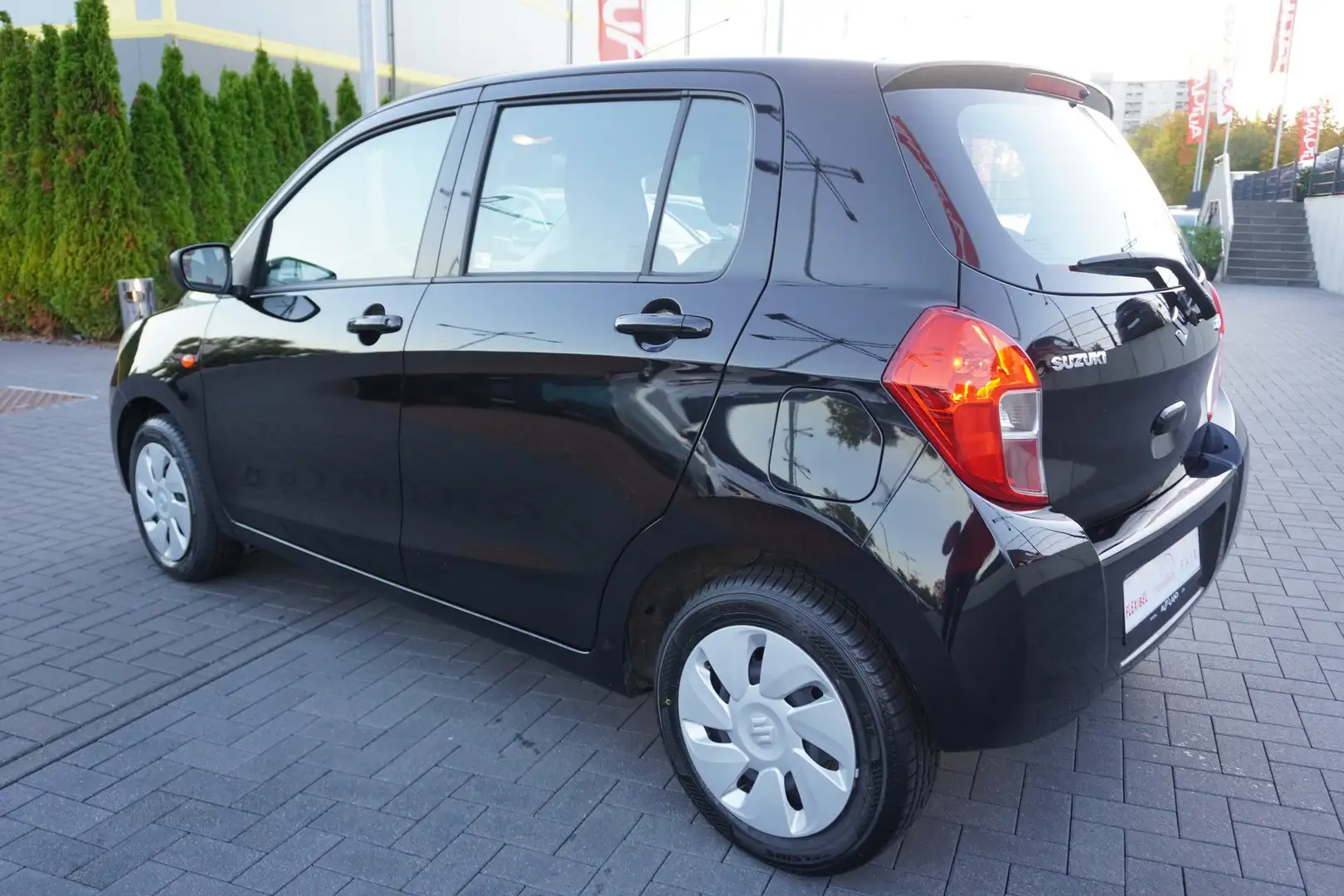 Suzuki Celerio 1.0 Club CVT Klima Bluetooth USB Schwarz - 2