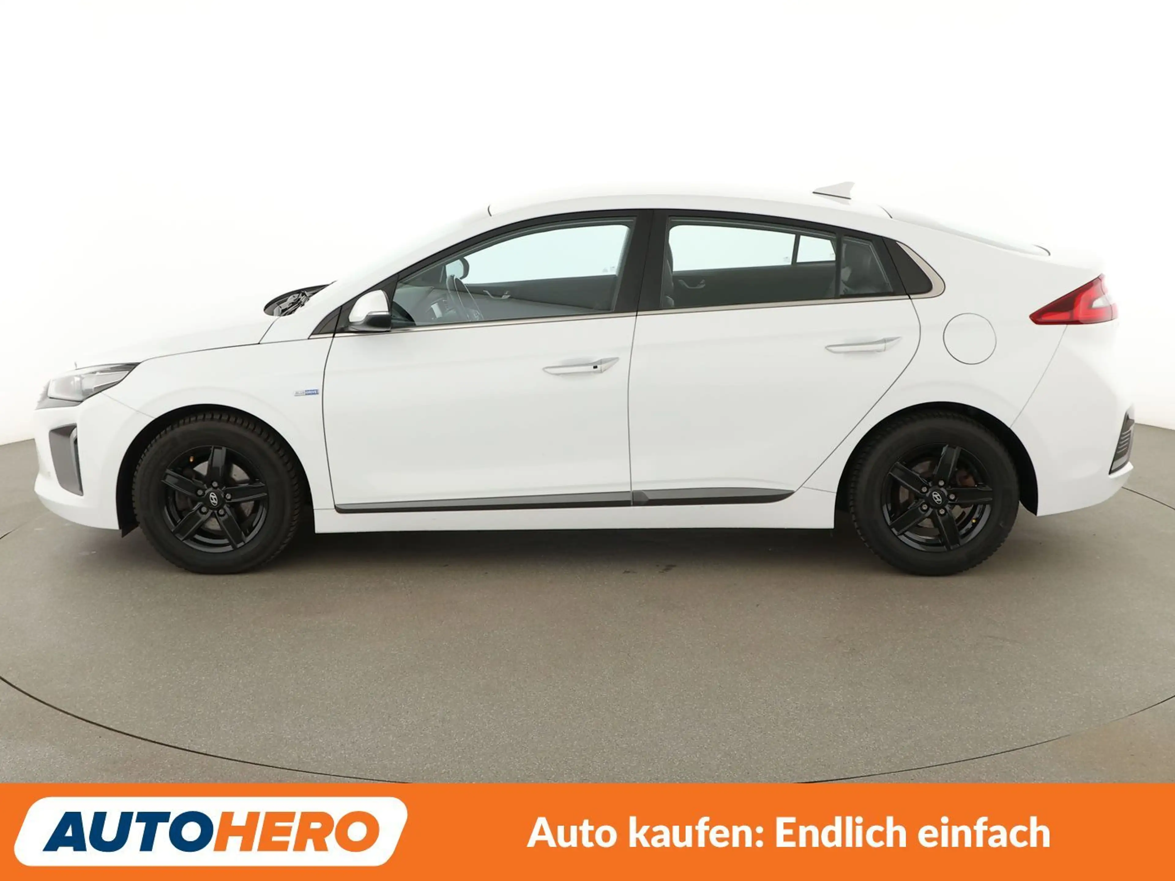 Hyundai IONIQ 1.6 Hybrid Premium Aut.*NAV*ACC*CAM*PDC*SHZ*ALU* — photo 3