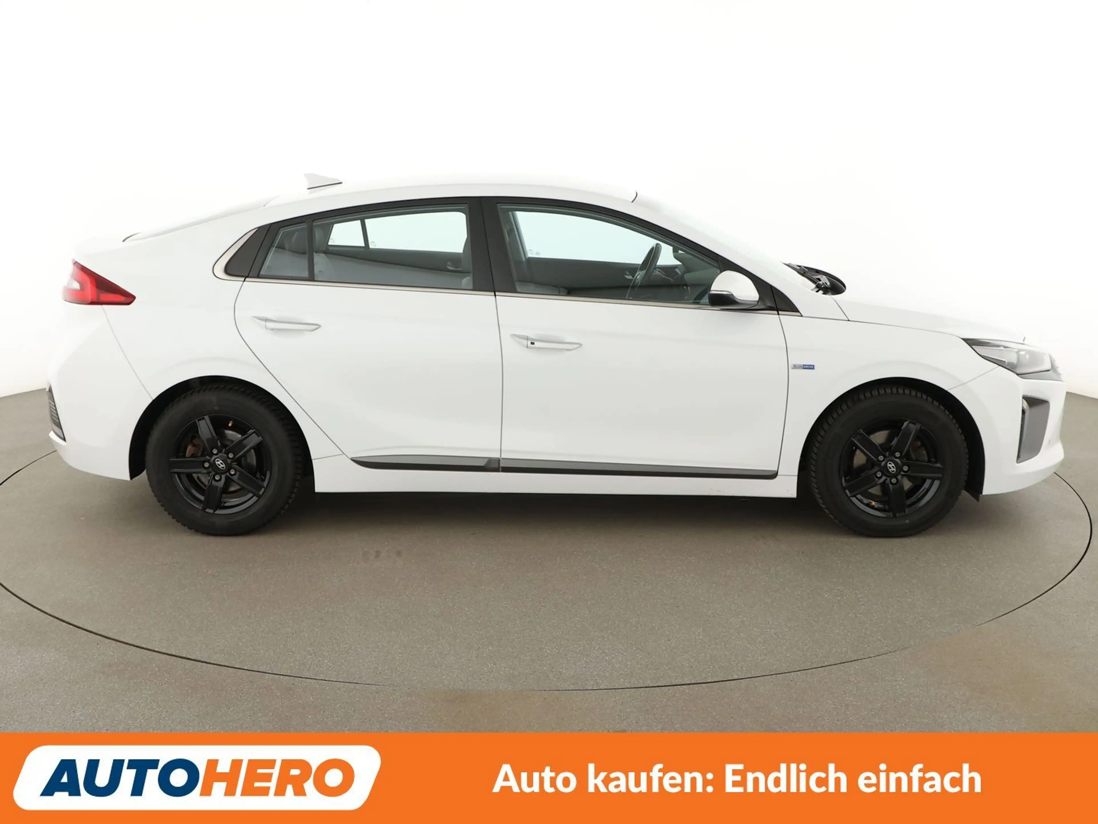 Hyundai IONIQ 1.6 Hybrid Premium Aut.*NAV*ACC*CAM*PDC*SHZ*ALU* — photo 7