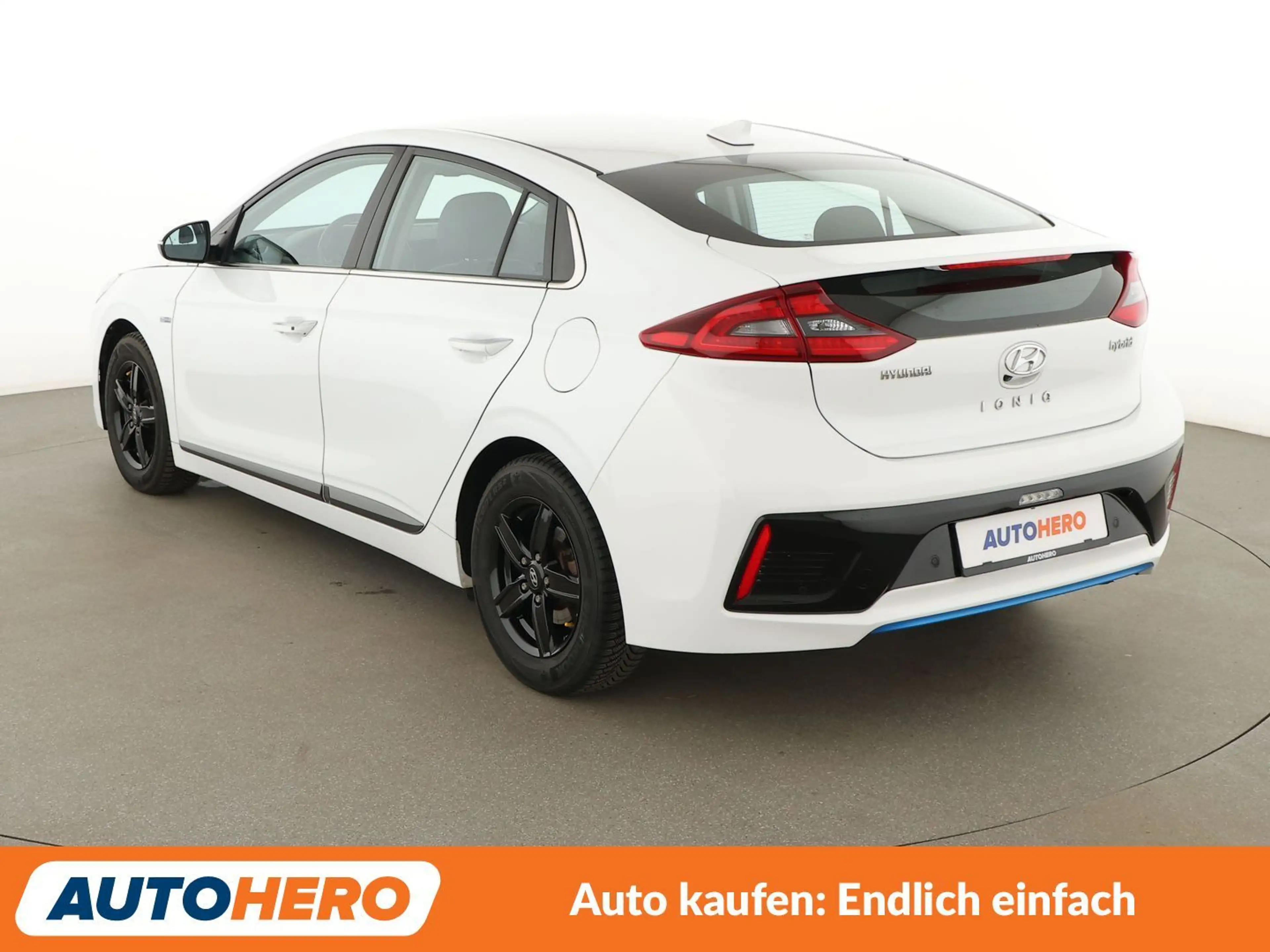 Hyundai IONIQ 1.6 Hybrid Premium Aut.*NAV*ACC*CAM*PDC*SHZ*ALU* — photo 4