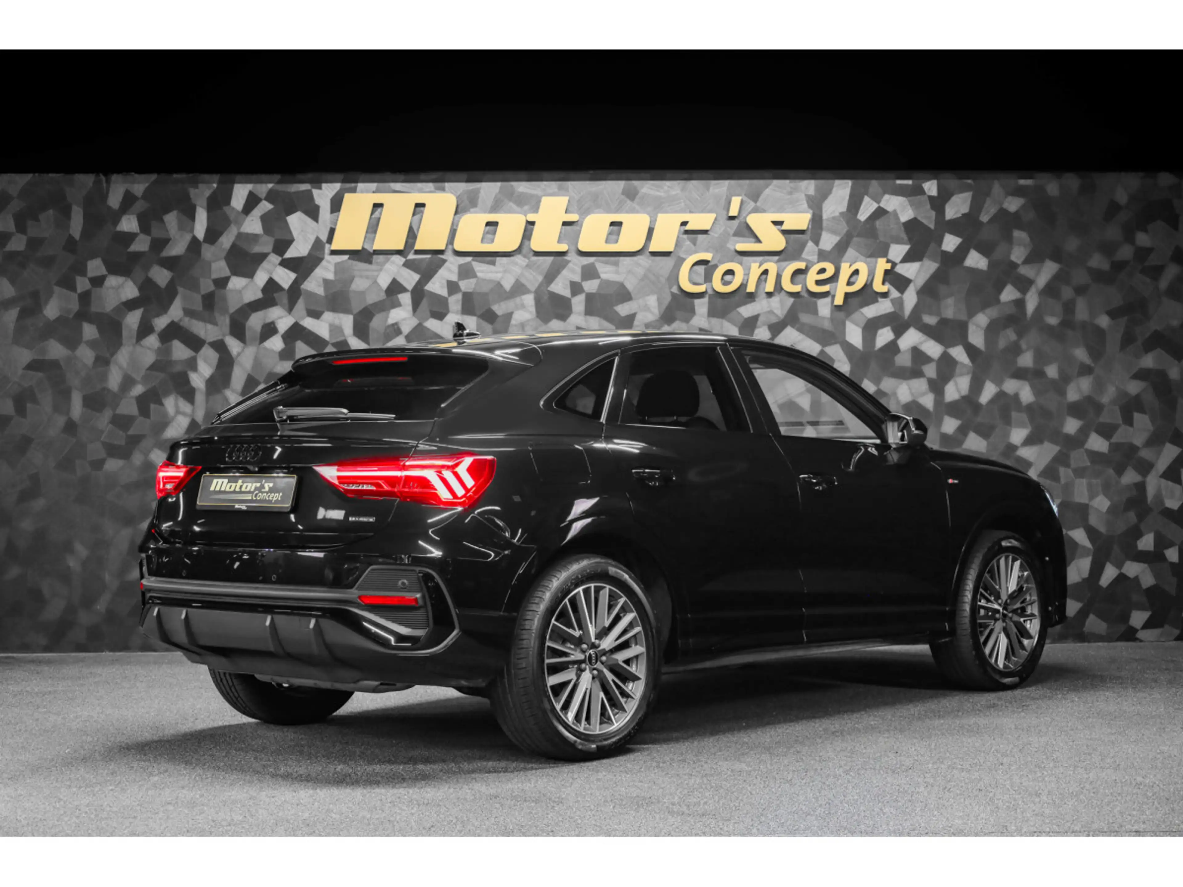 Audi Q3 Sportback 40 TFSI S-Line QUATTRO — photo 3