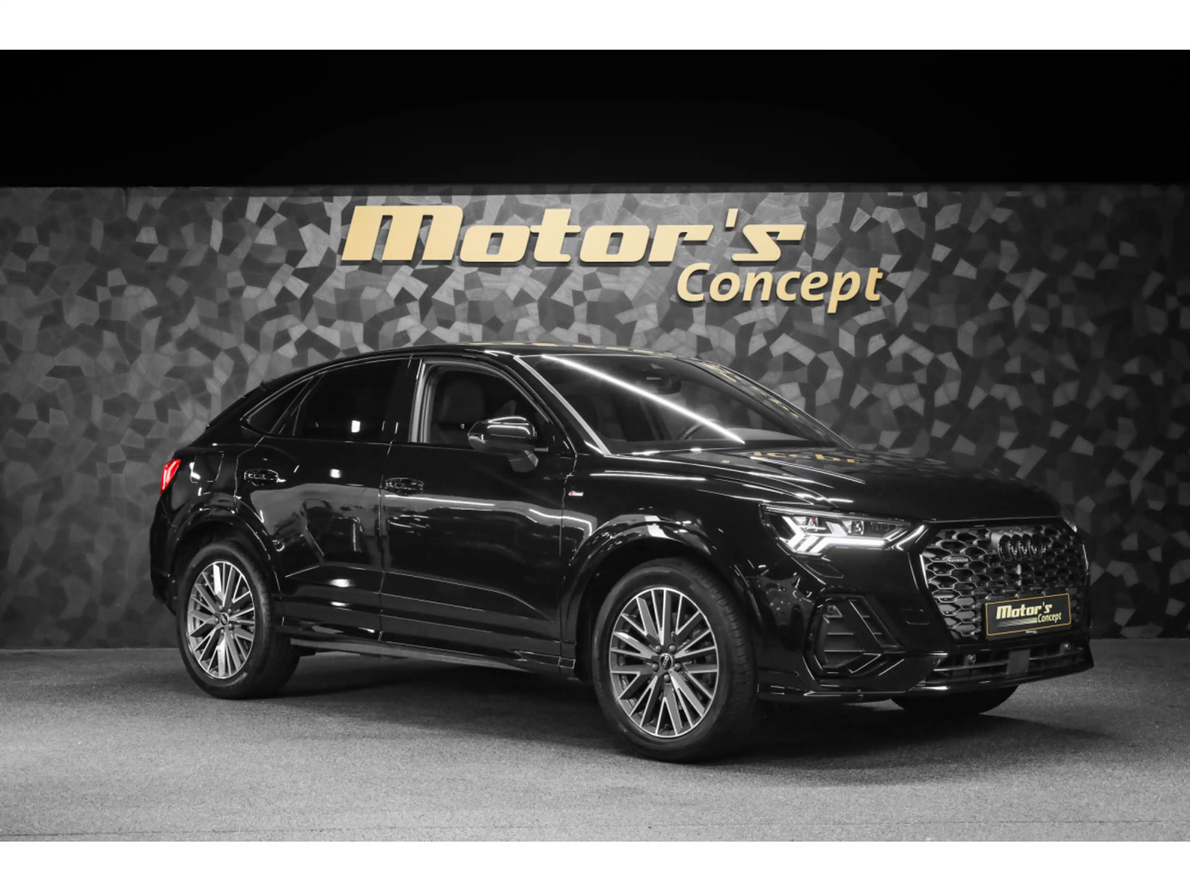 Audi Q3 Sportback 40 TFSI S-Line QUATTRO — photo 6