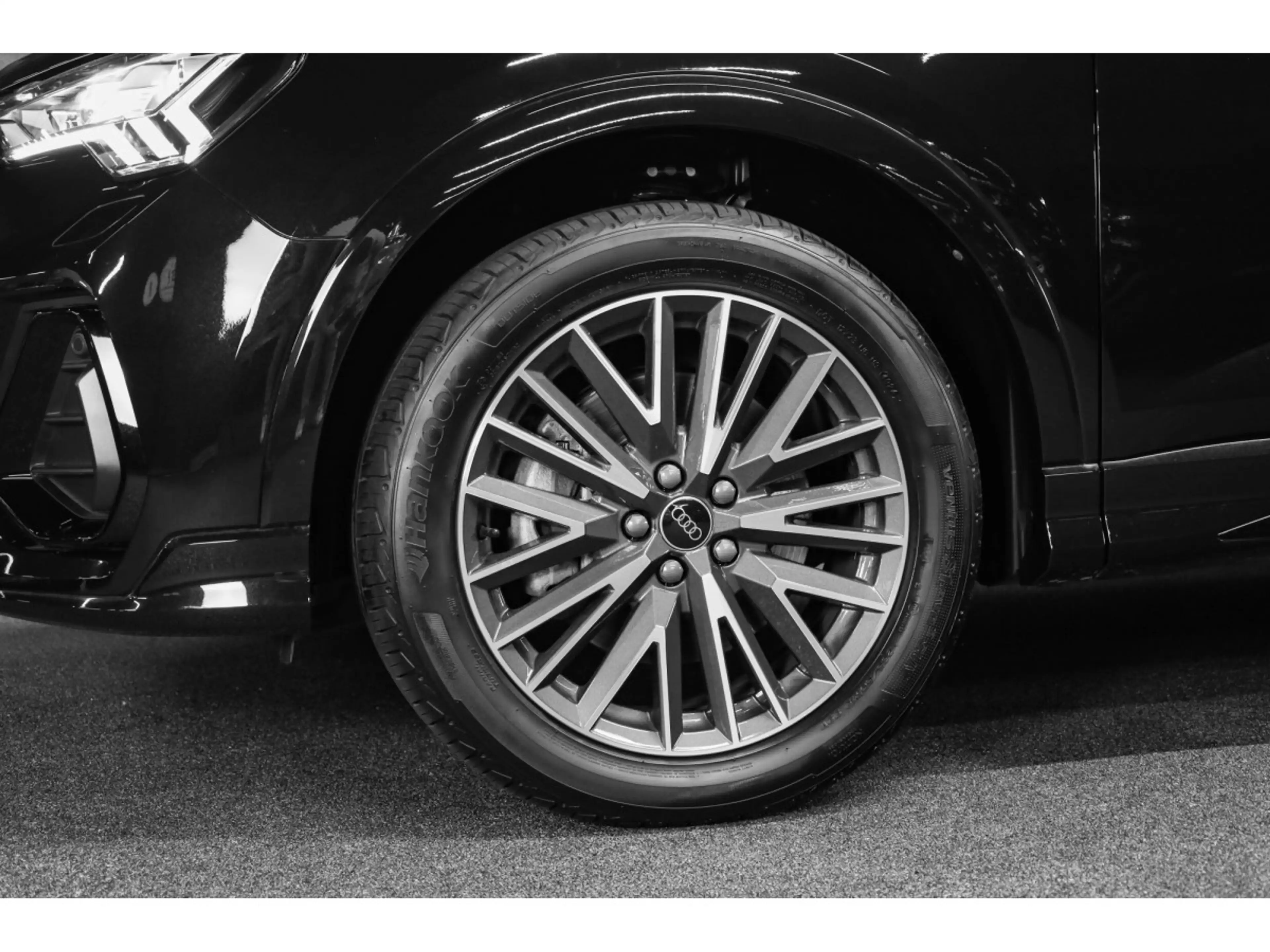 Audi Q3 Sportback 40 TFSI S-Line QUATTRO — photo 11