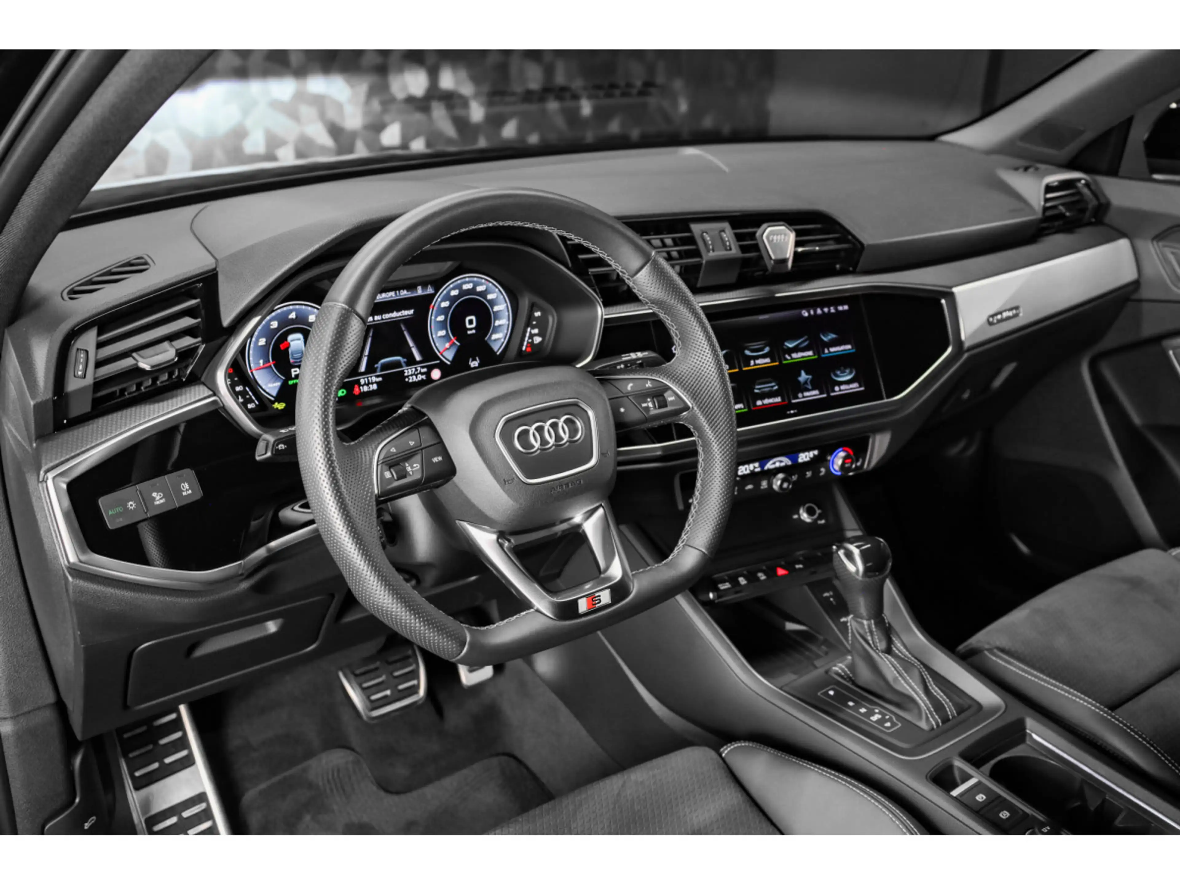 Audi Q3 Sportback 40 TFSI S-Line QUATTRO — photo 8