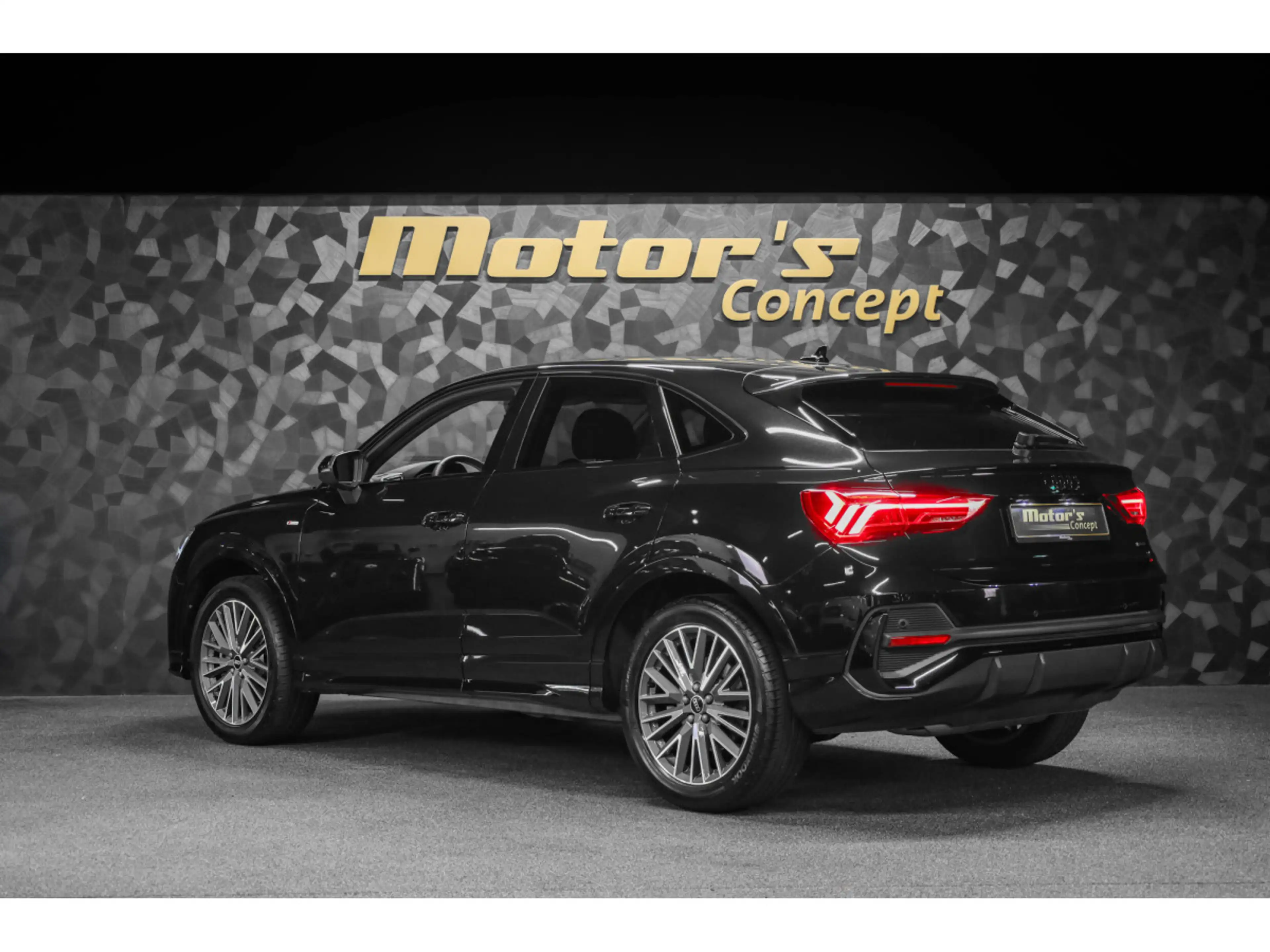 Audi Q3 Sportback 40 TFSI S-Line QUATTRO — photo 7