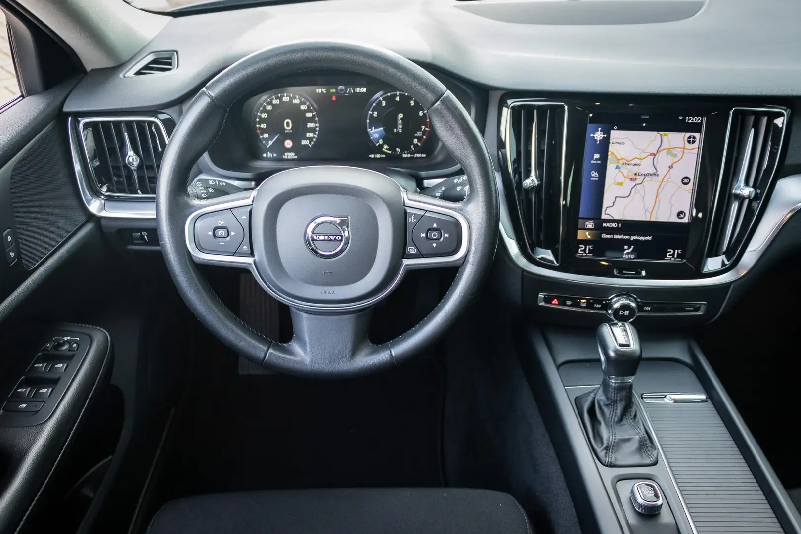 Volvo V60 2.0 T5 Momentum Pro | Trekhaak | Apple CarPlay / A Gris - 2