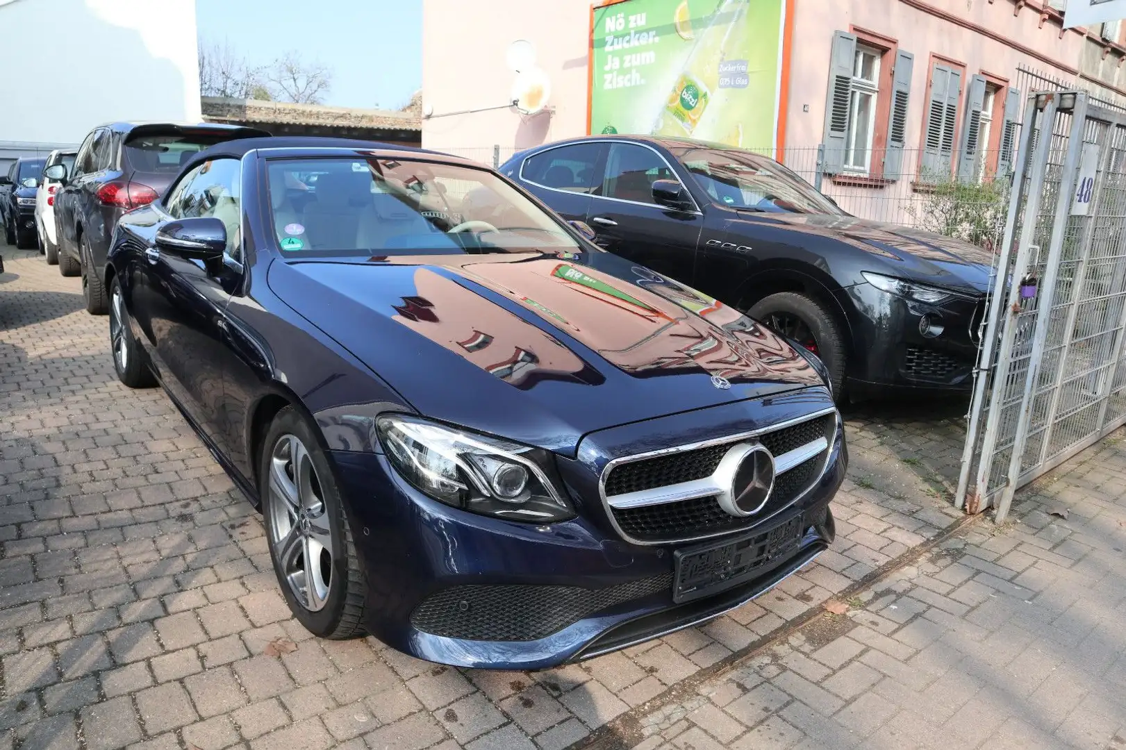 Mercedes-Benz E 300 Cabrio/Sitzklimatisierung/Keyless/1.Hand Blau - 1