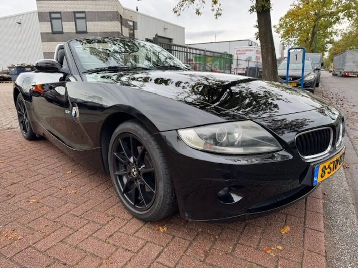 BMW Z4 Roadster 2.2i 6 Cilinder 142.000km Nette Auto Zwart - 1