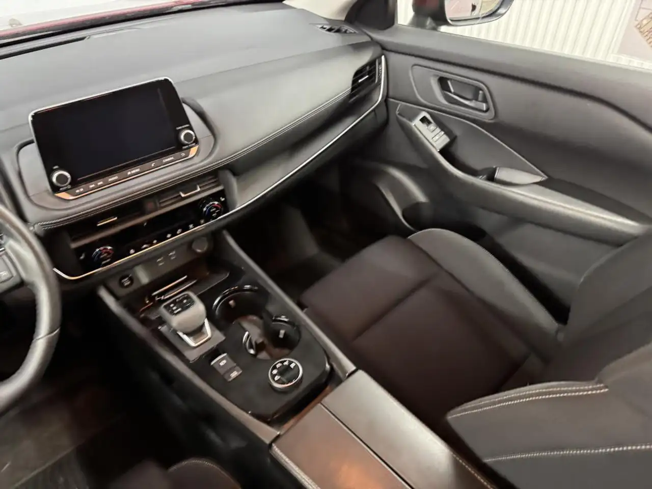 Nissan Rogue снимка Nissan Rogue