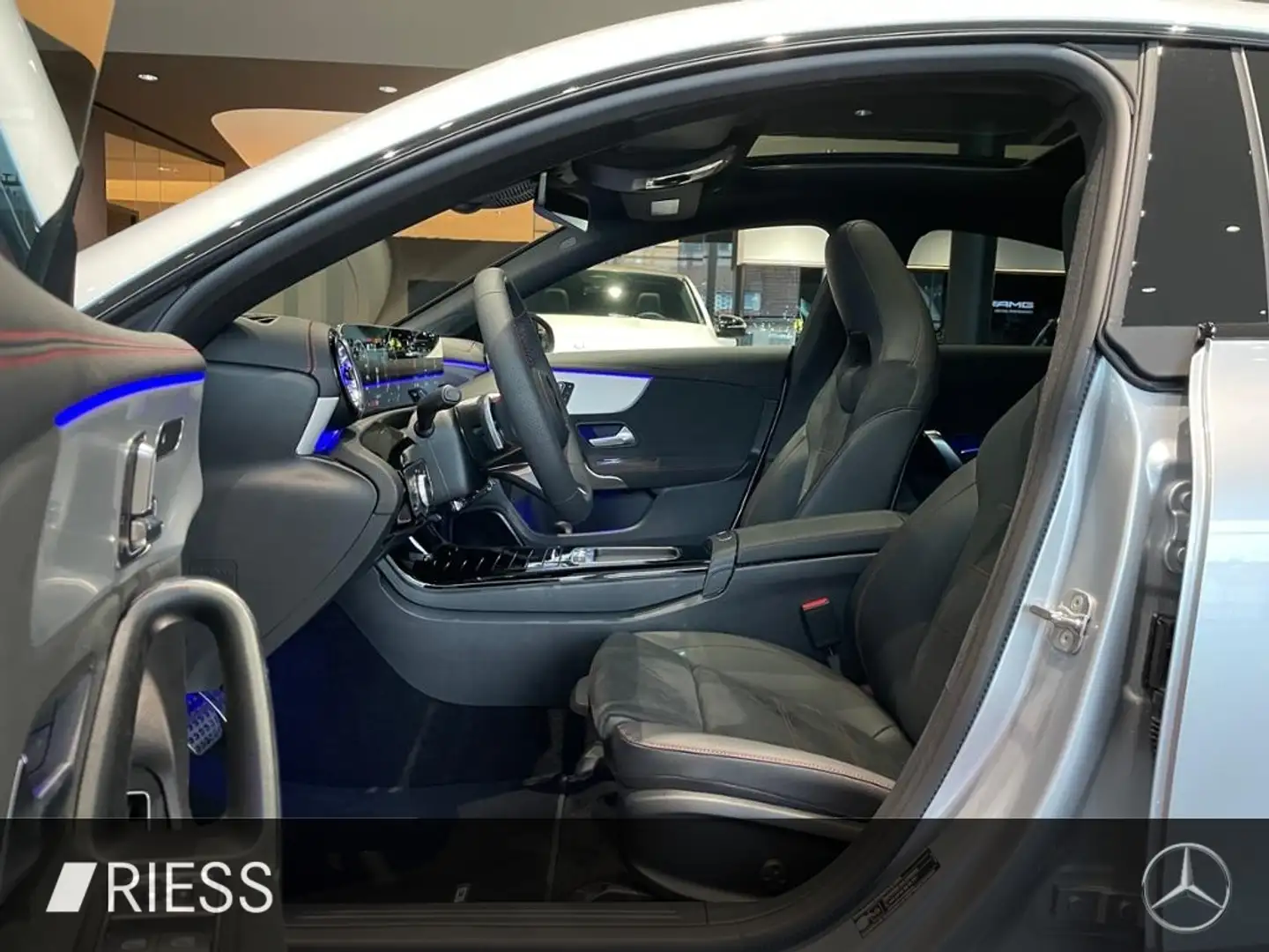 Mercedes-Benz CLA 180 AMG+PANO+360°+DISTRONIC+MEMORY+KEYLESS+ Silber - 2