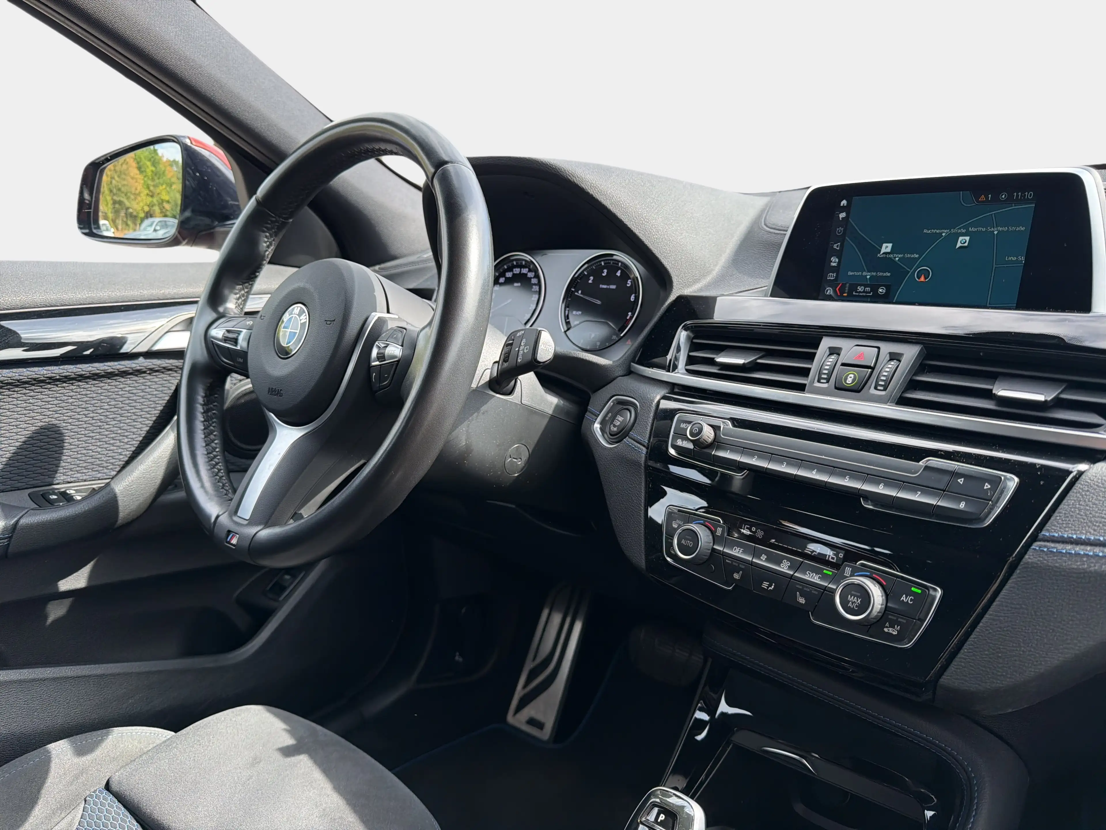 BMW X2 sDrive20i — photo 12