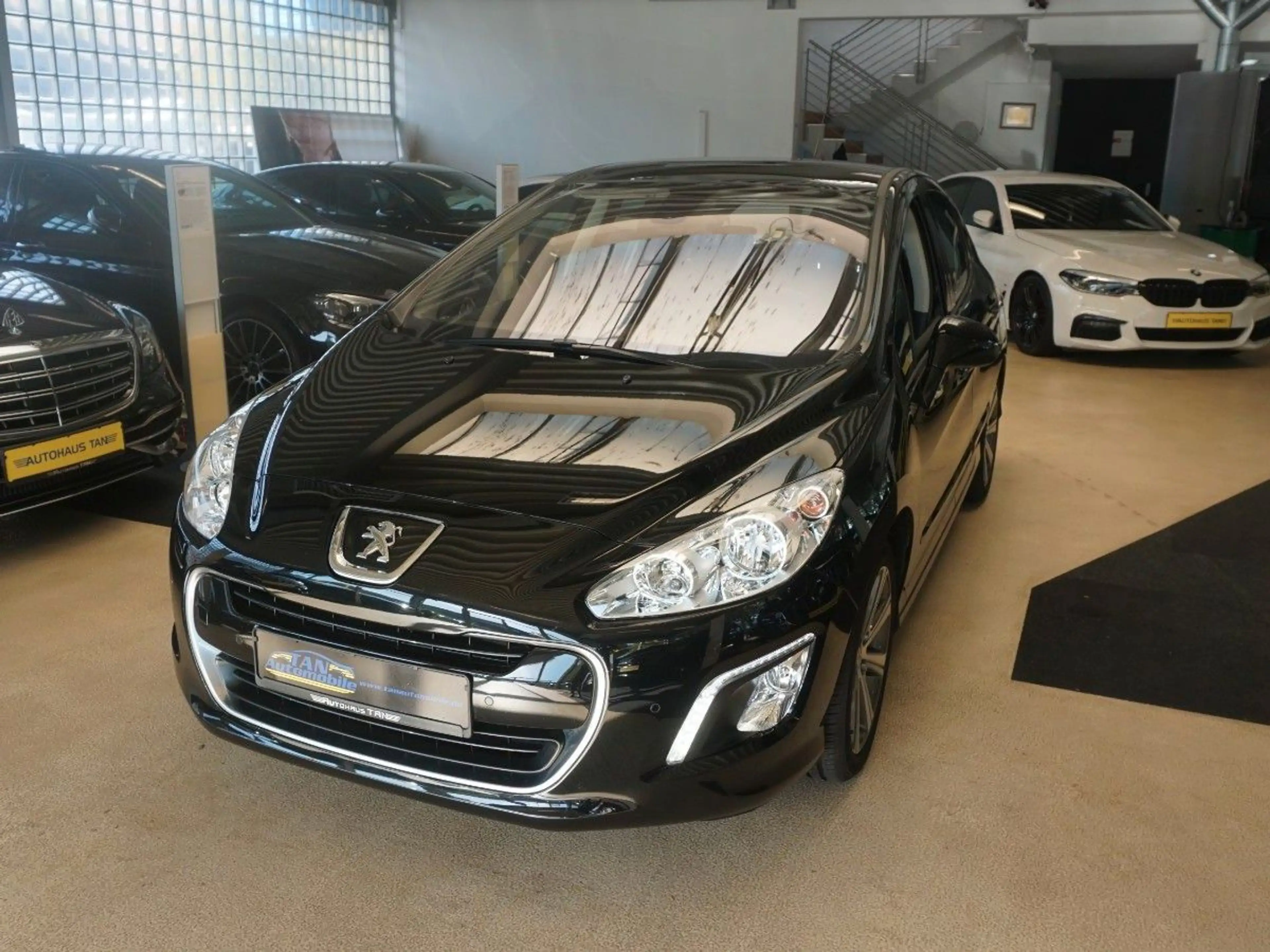 Peugeot 308 Allure *1.Hand*Panoramadach* — photo 2