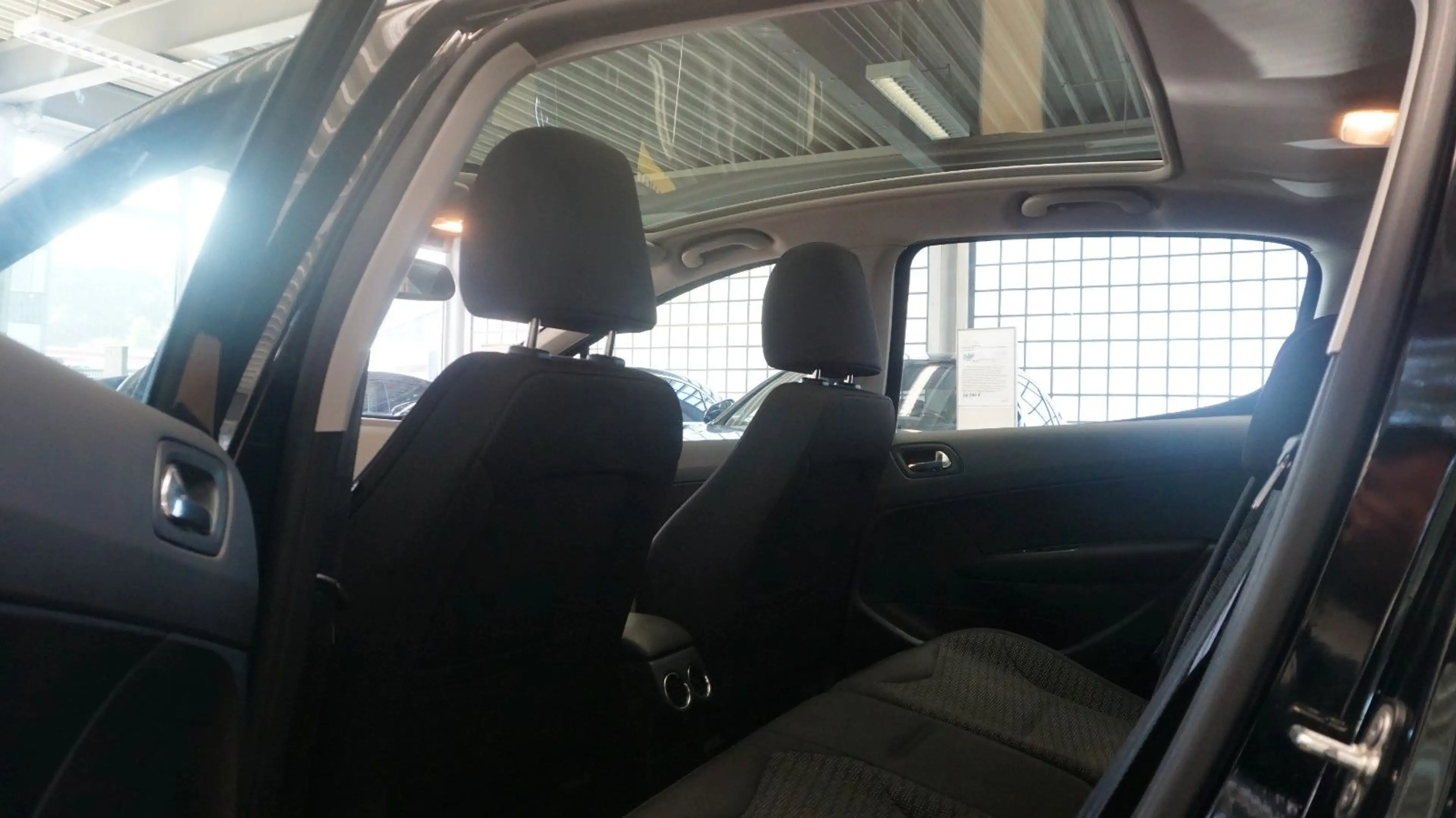 Peugeot 308 Allure *1.Hand*Panoramadach* — photo 12