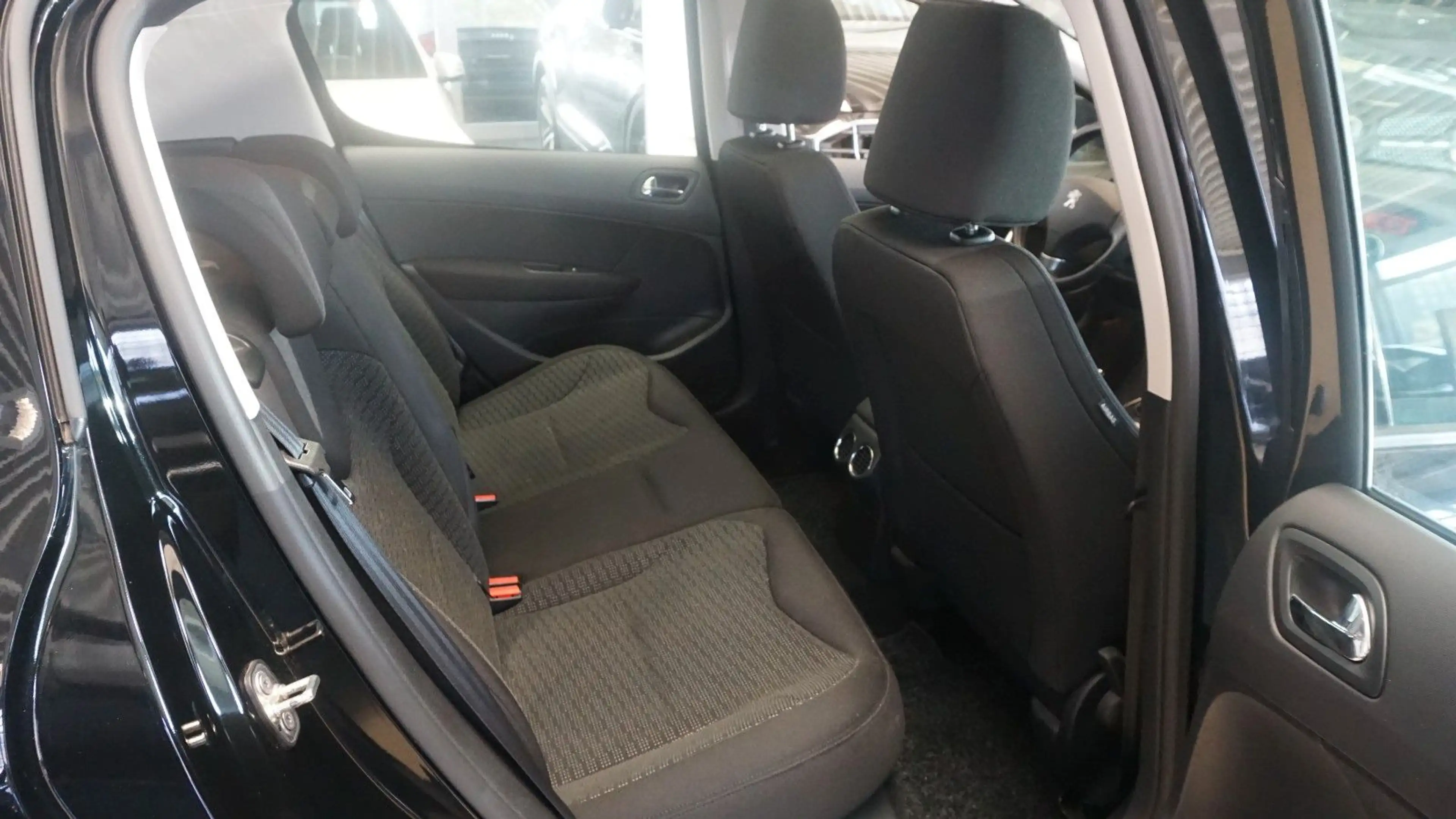 Peugeot 308 Allure *1.Hand*Panoramadach* — photo 13
