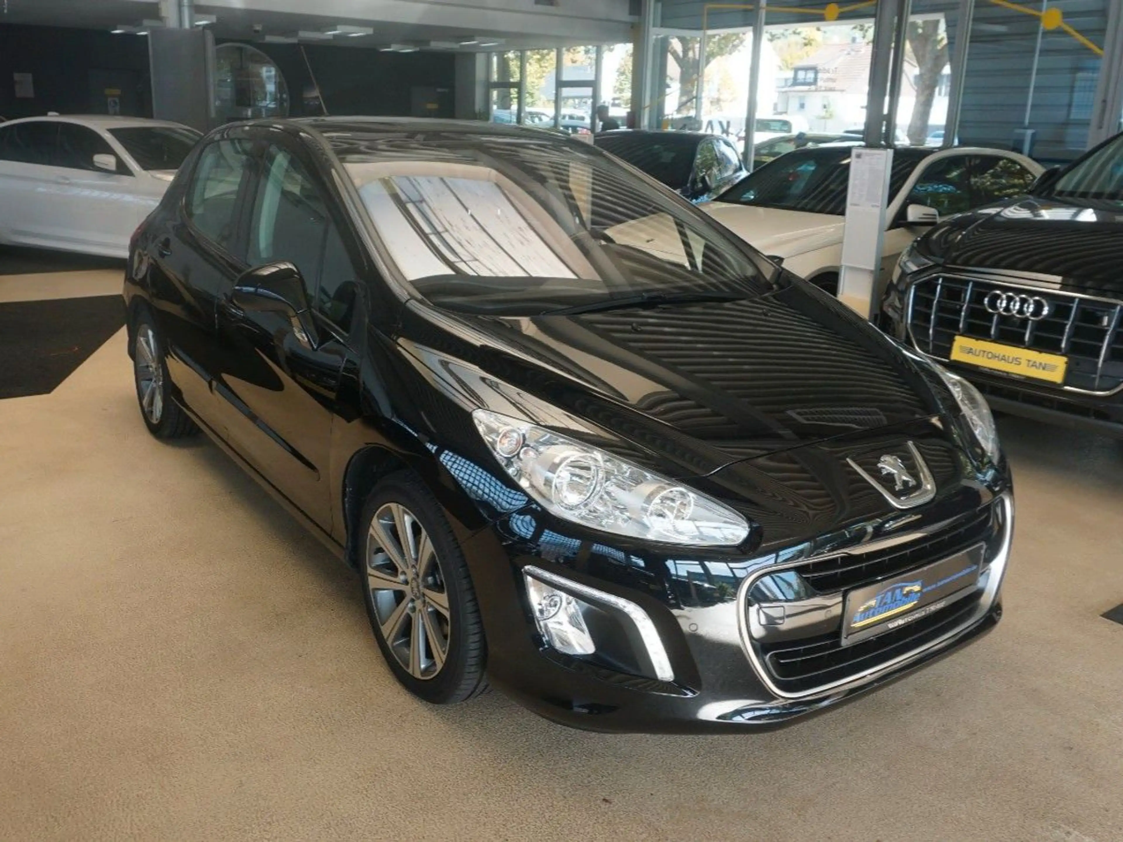 Peugeot 308 Allure *1.Hand*Panoramadach* — photo 4