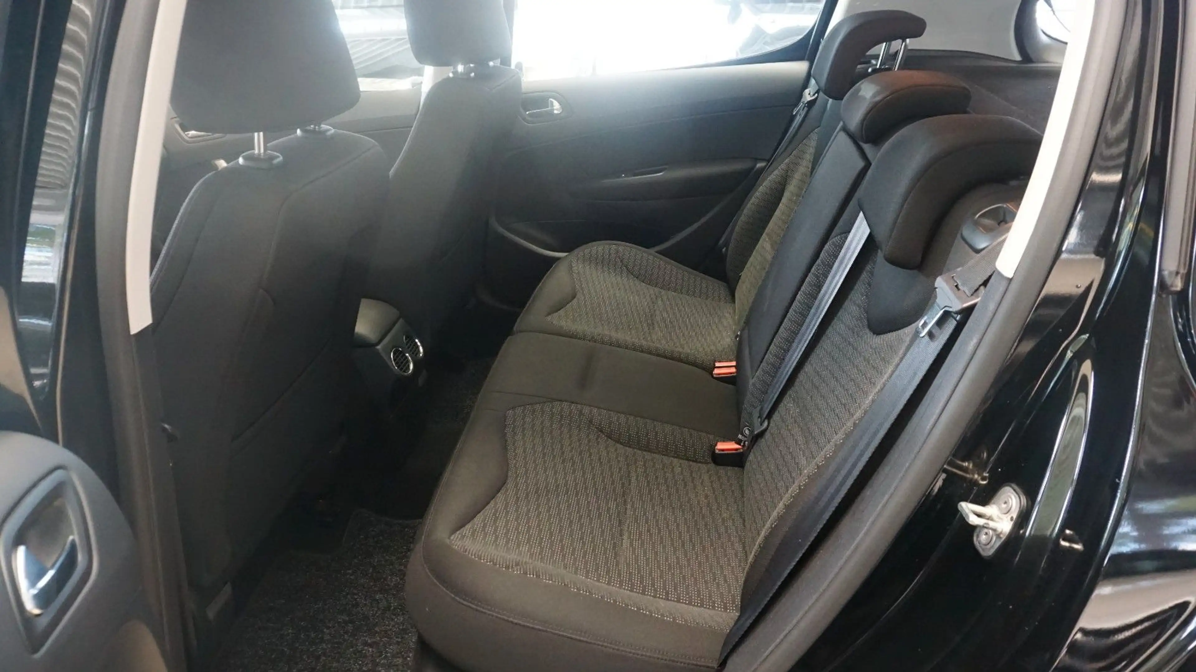 Peugeot 308 Allure *1.Hand*Panoramadach* — photo 14