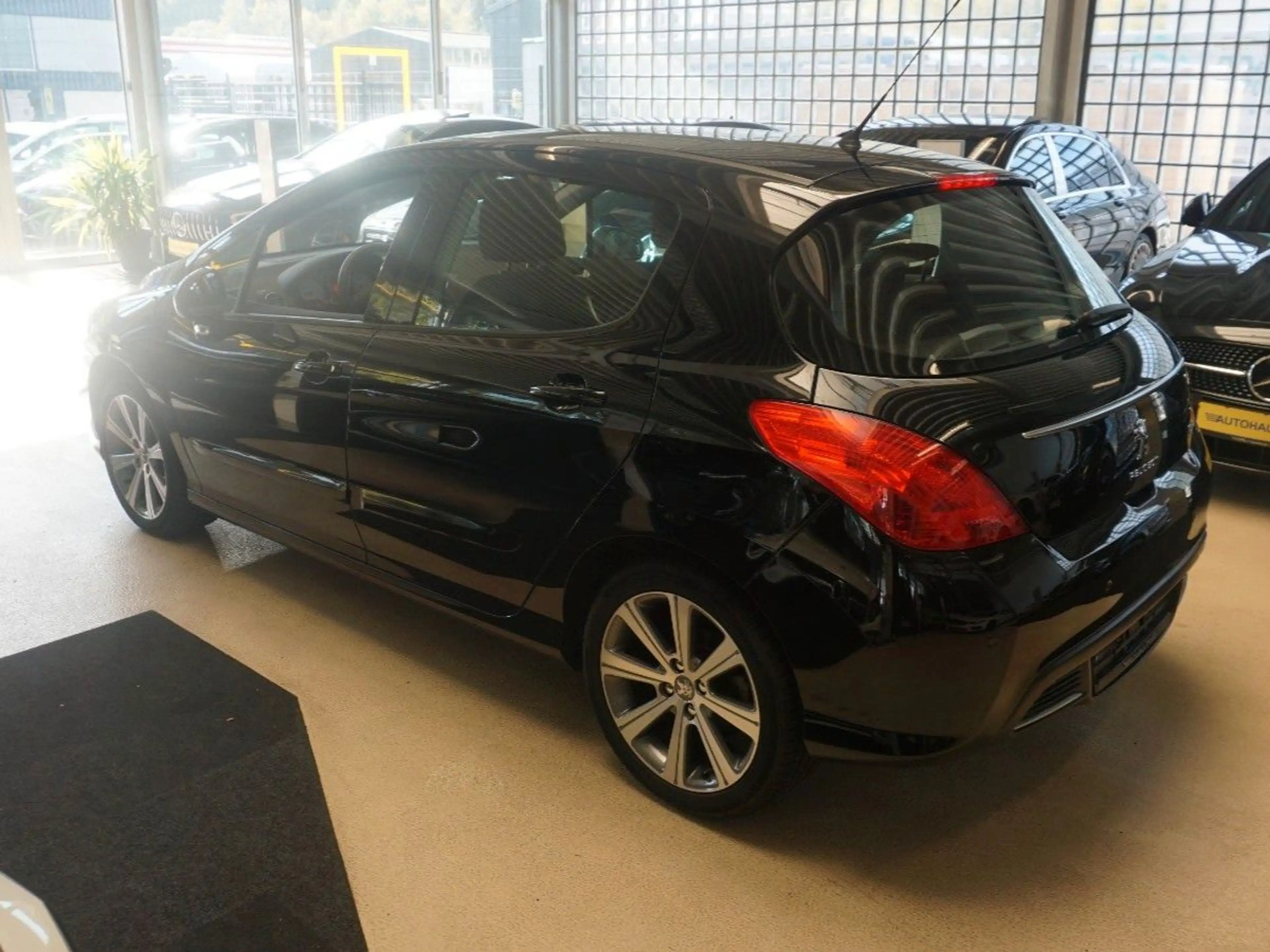 Peugeot 308 Allure *1.Hand*Panoramadach* — photo 7
