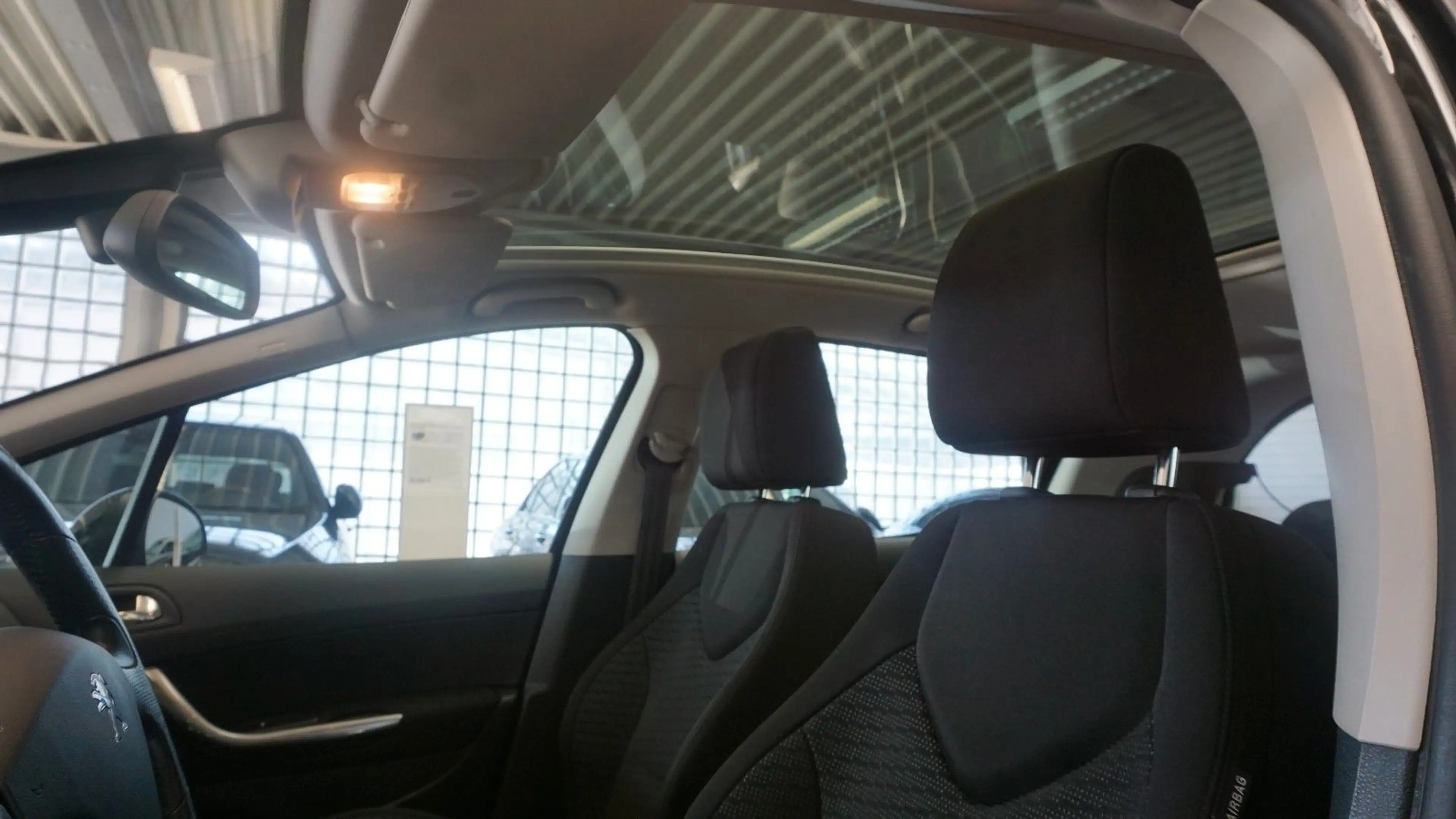 Peugeot 308 Allure *1.Hand*Panoramadach* — photo 11