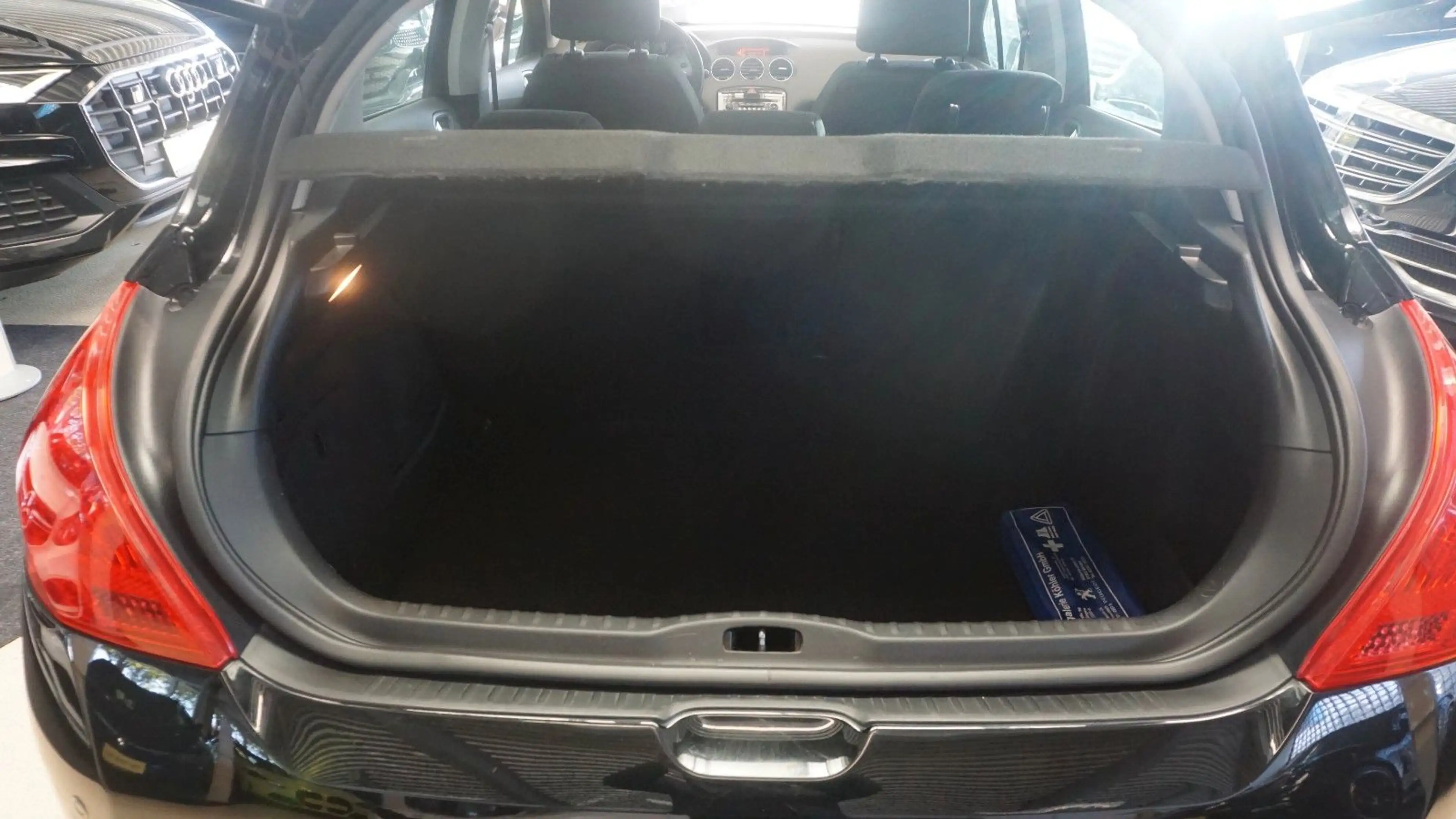 Peugeot 308 Allure *1.Hand*Panoramadach* — photo 8