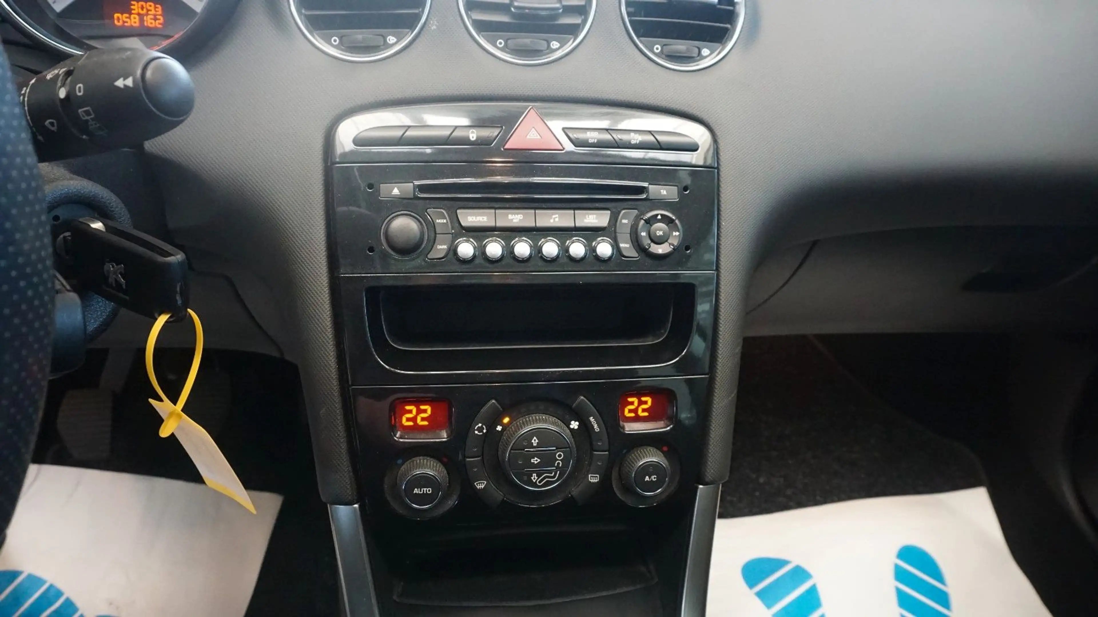 Peugeot 308 Allure *1.Hand*Panoramadach* — photo 15