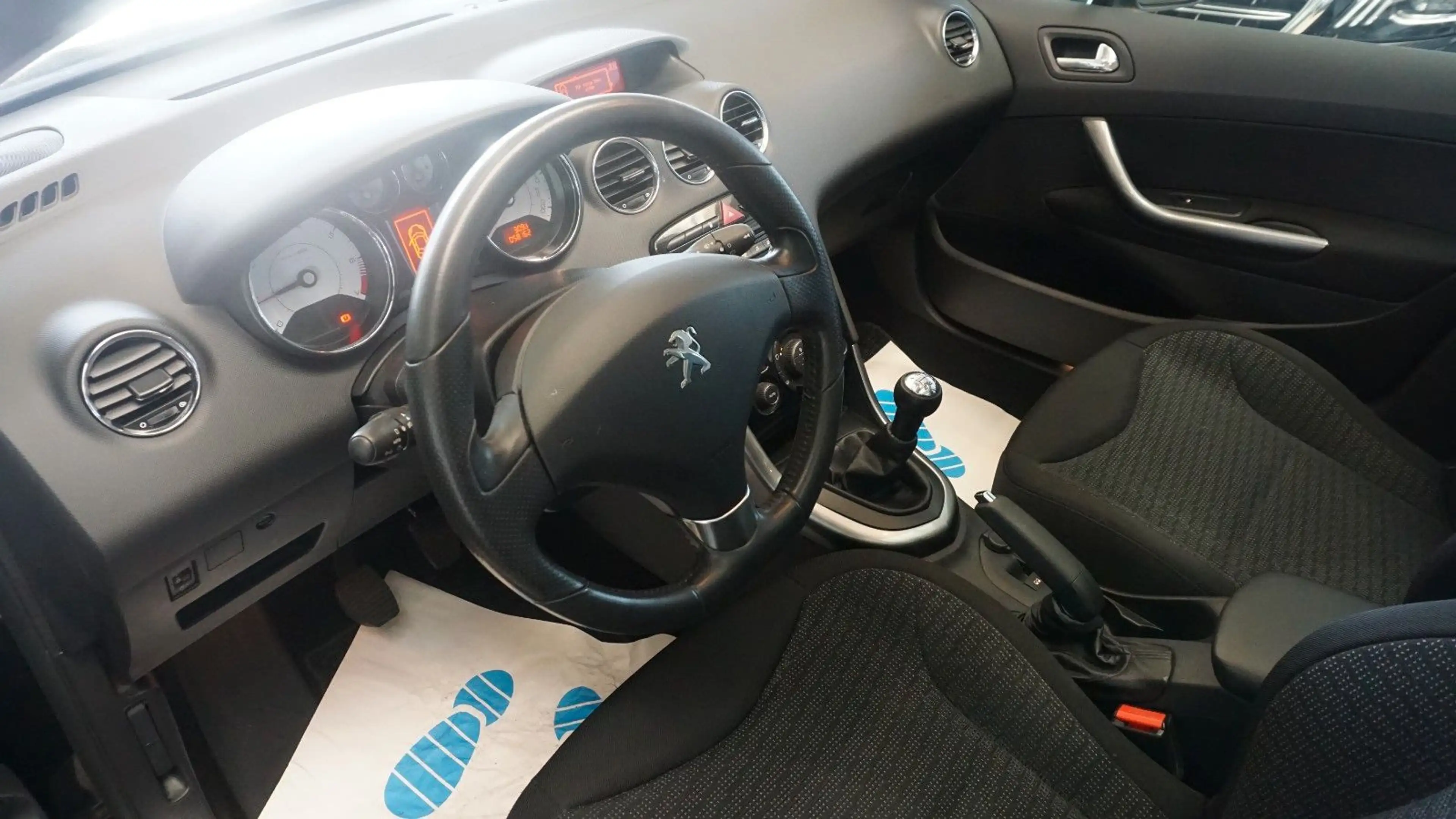 Peugeot 308 Allure *1.Hand*Panoramadach* — photo 9