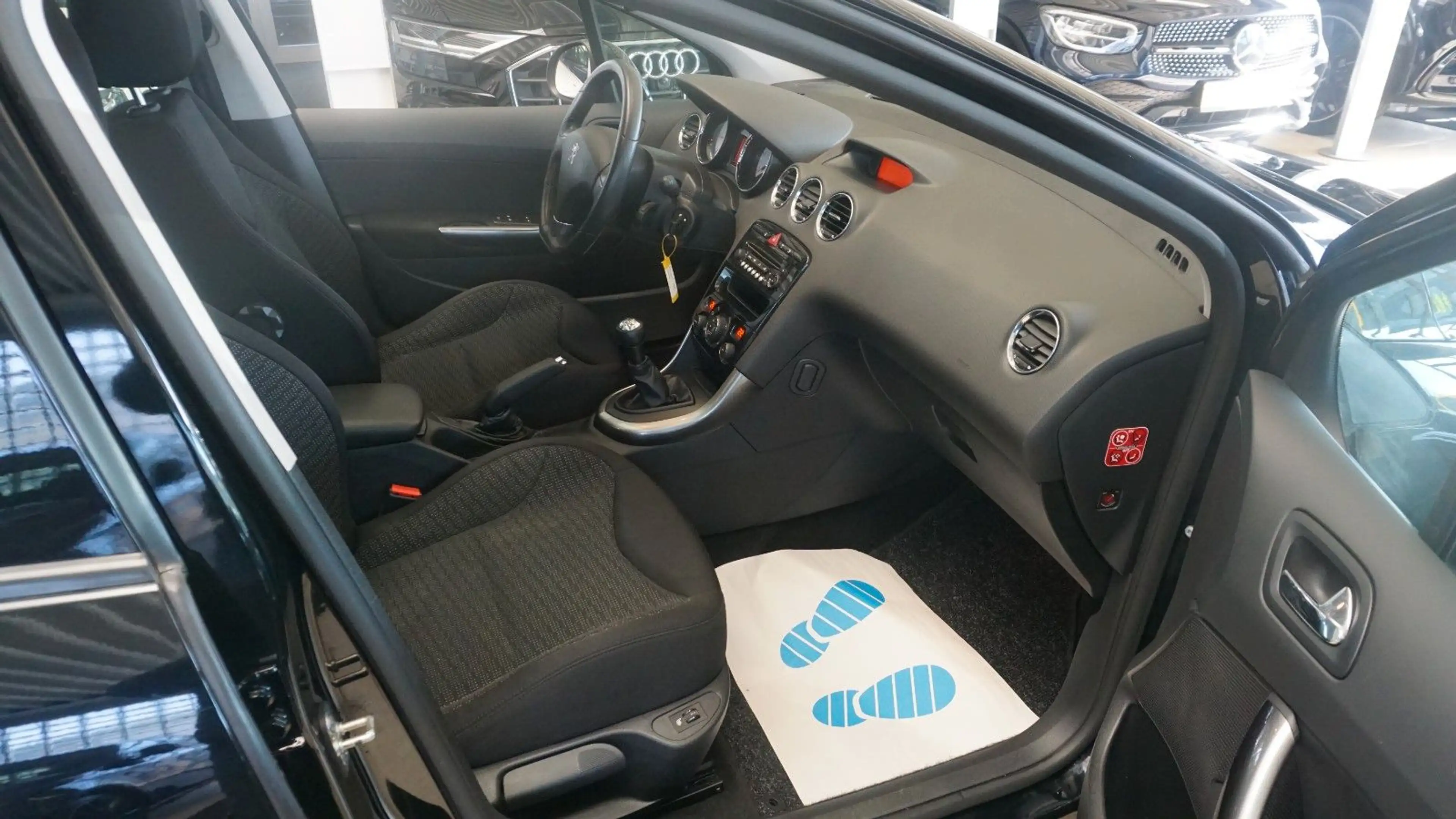 Peugeot 308 Allure *1.Hand*Panoramadach* — photo 10