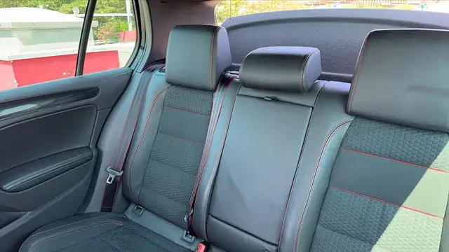 Volkswagen Golf view 9