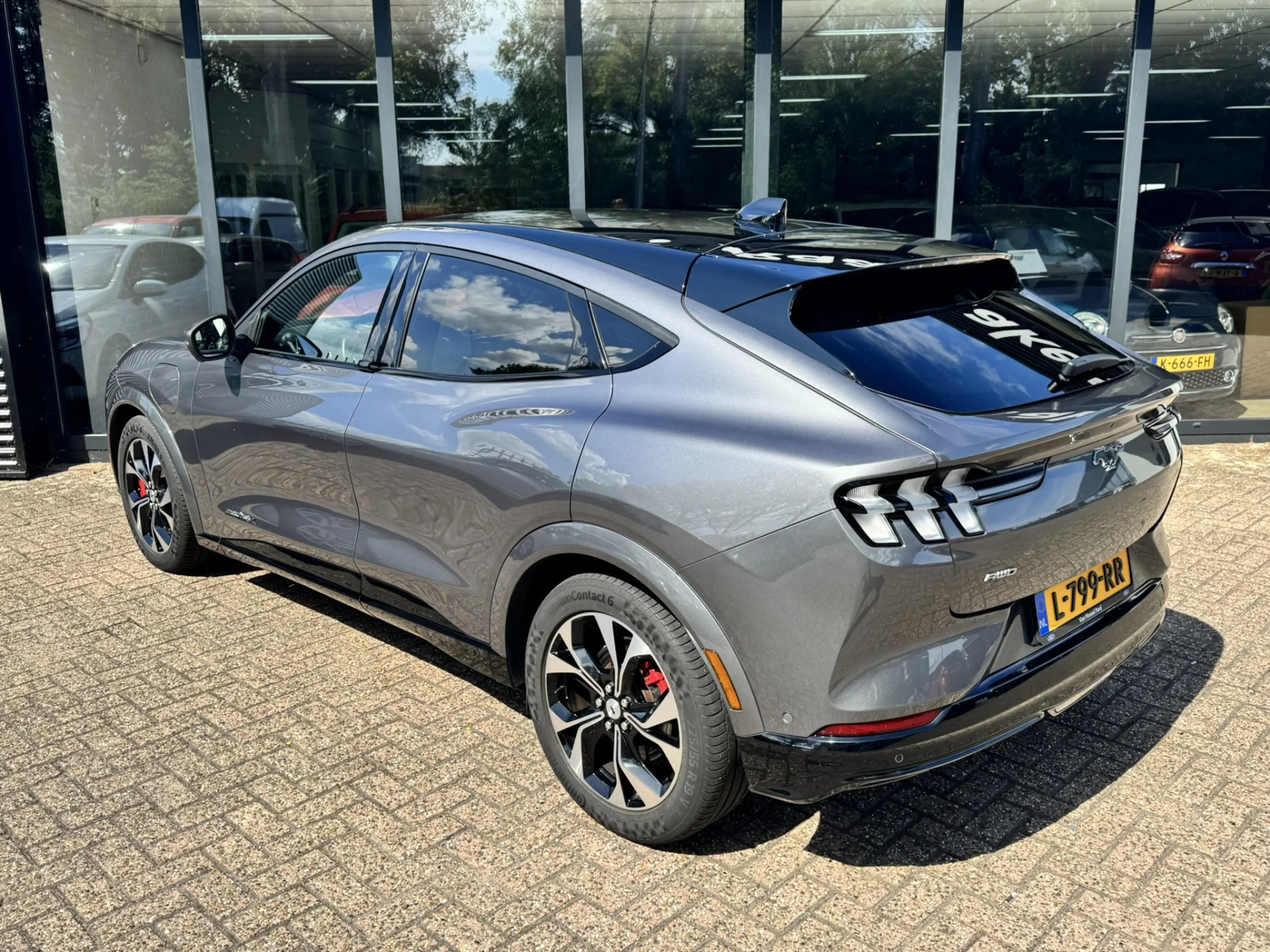 Ford Mustang Mach-E Extended First Edition AWD 98 kWh*Panorama*Leder* — photo 9