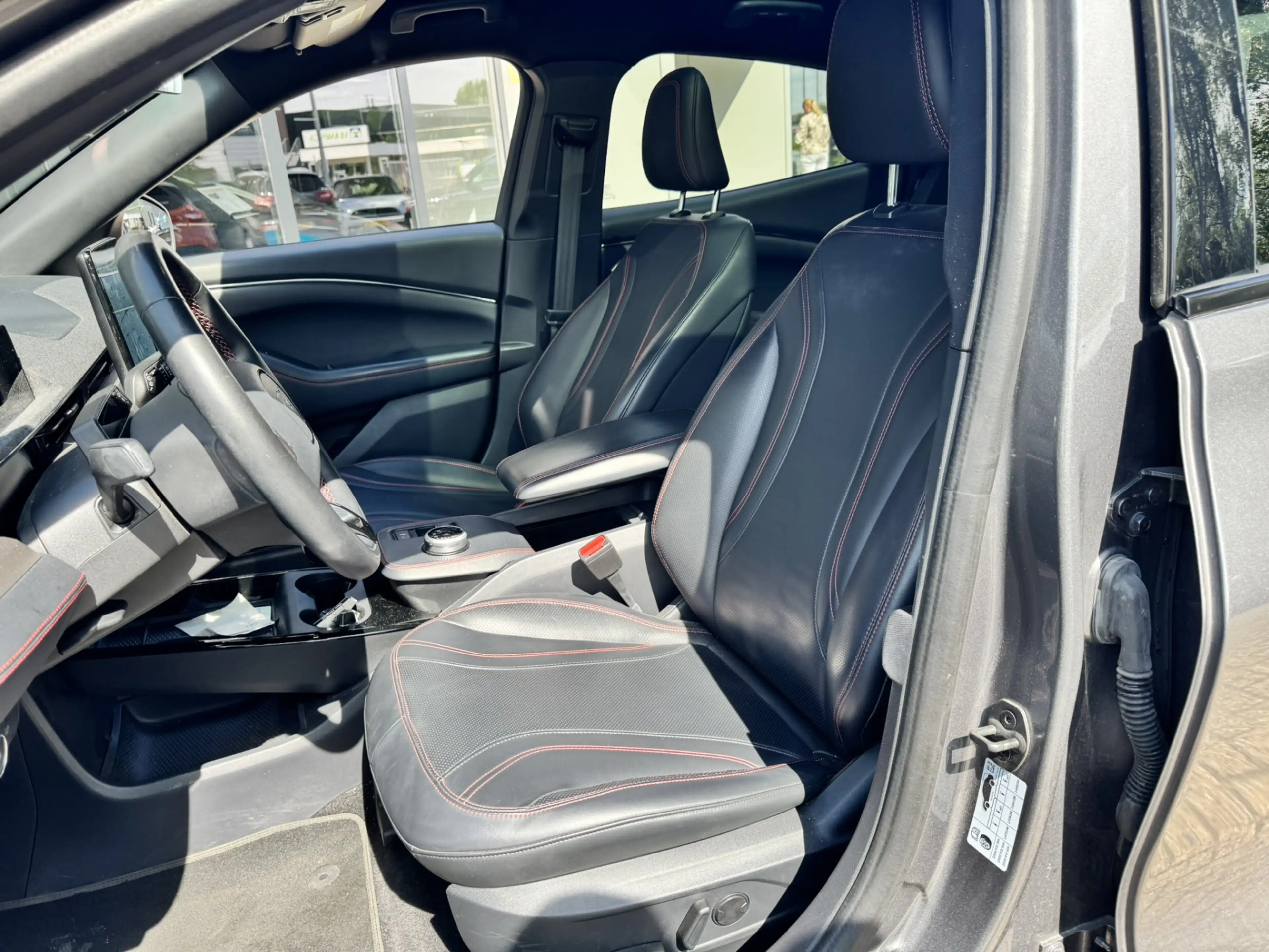 Ford Mustang Mach-E Extended First Edition AWD 98 kWh*Panorama*Leder* — photo 12