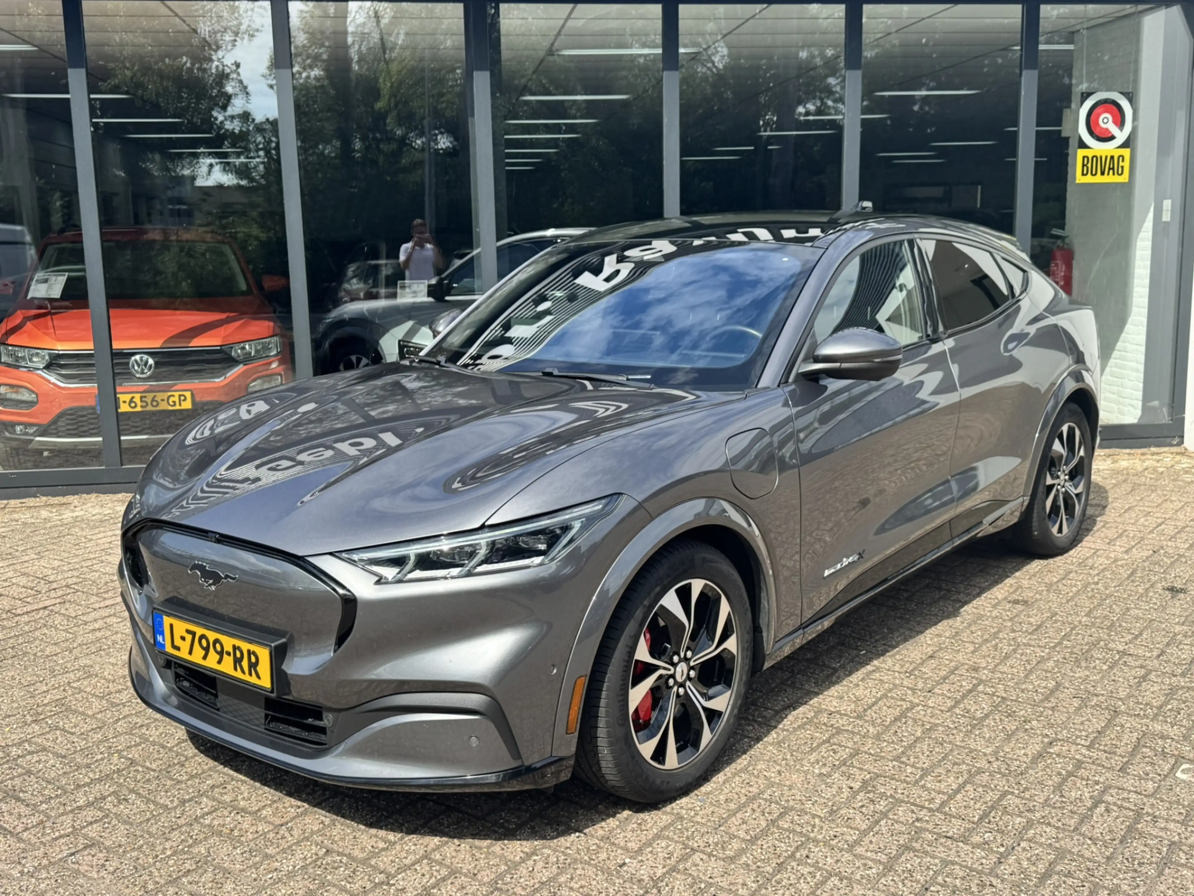 Ford Mustang Mach-E Extended First Edition AWD 98 kWh*Panorama*Leder* — photo 2