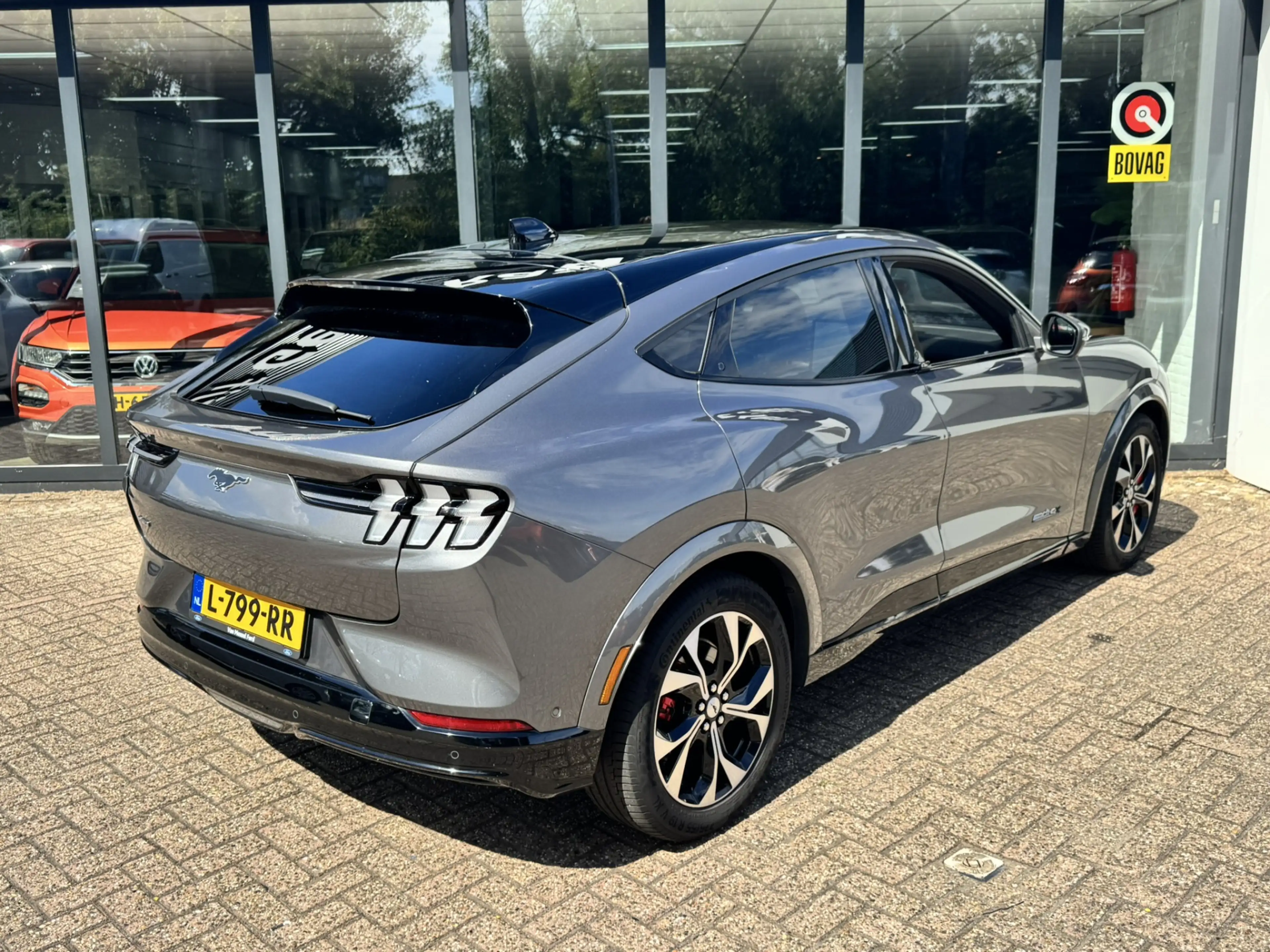 Ford Mustang Mach-E Extended First Edition AWD 98 kWh*Panorama*Leder* — photo 5