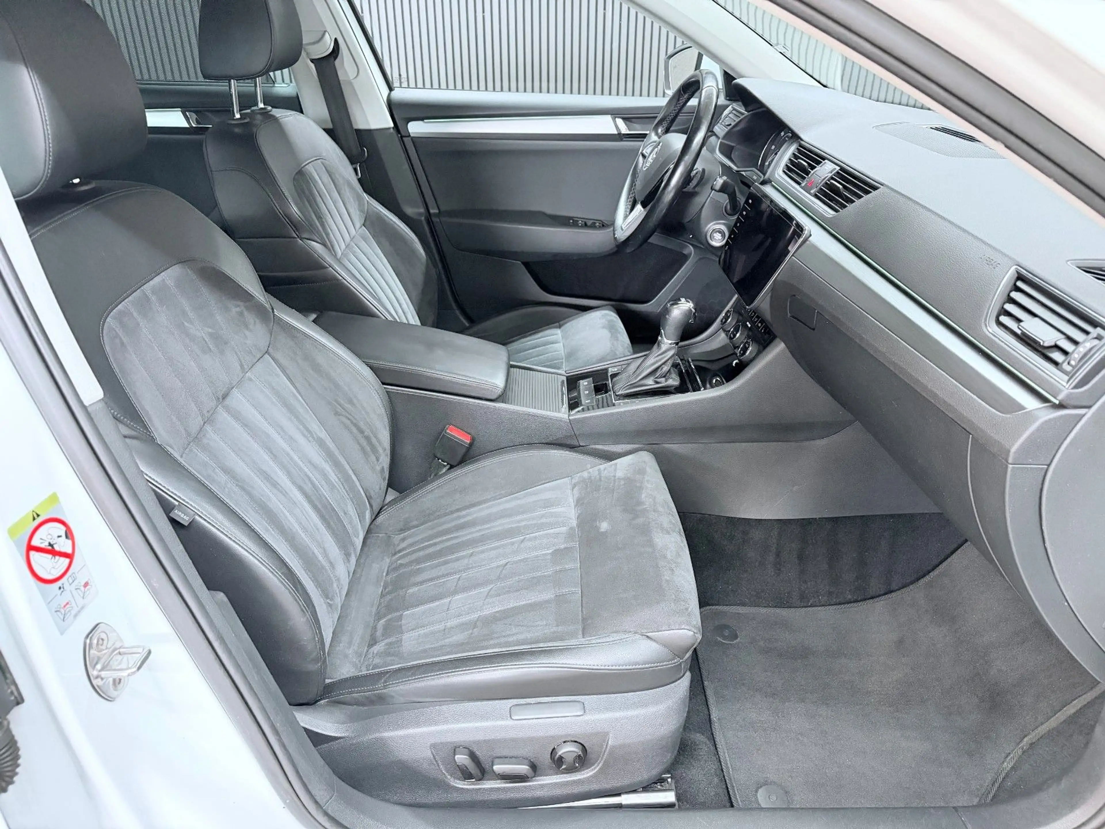 Skoda Superb Combi 2.0TDI DSG Leder/Alcantara Kamera — photo 13