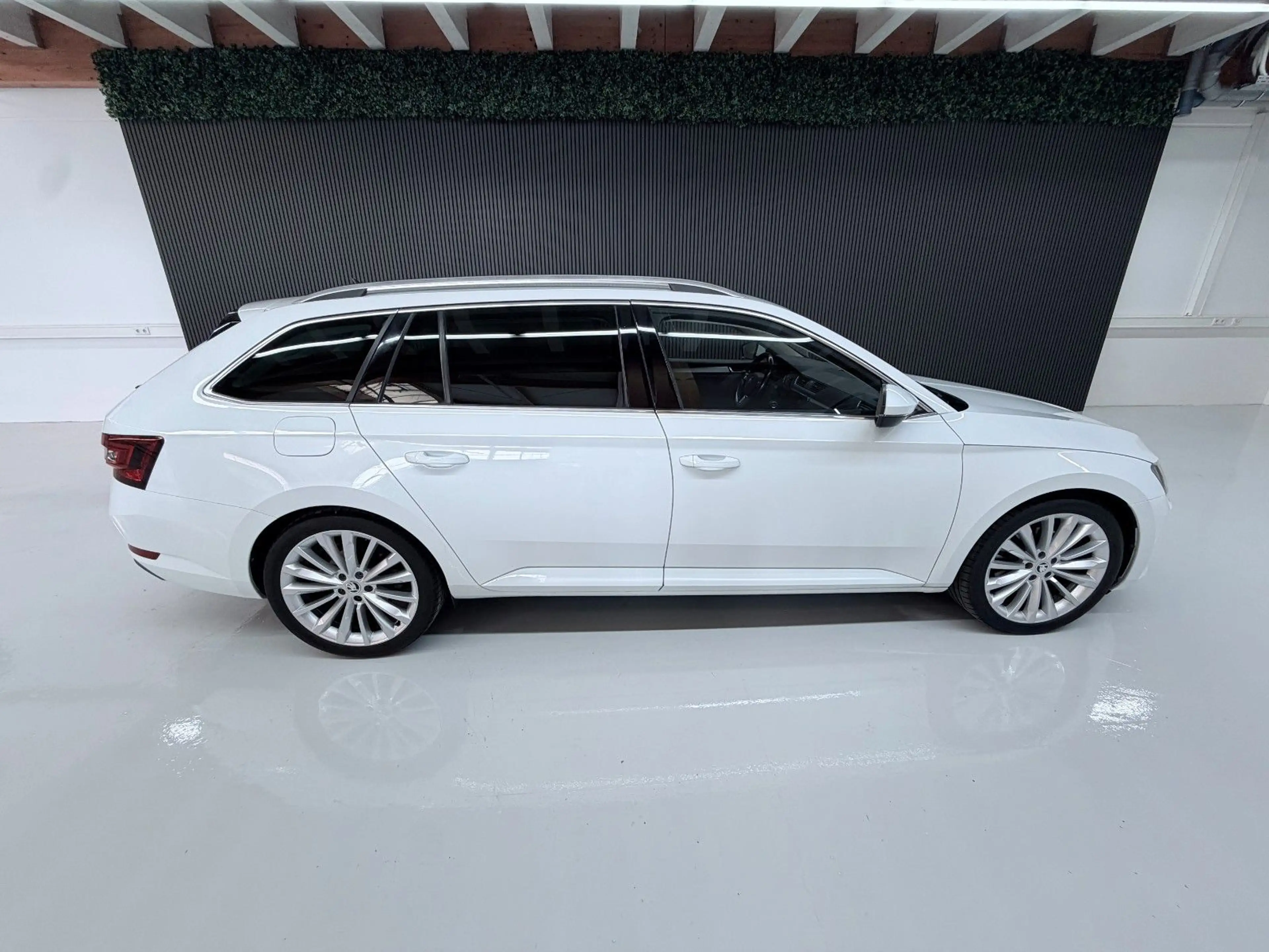 Skoda Superb Combi 2.0TDI DSG Leder/Alcantara Kamera — photo 8