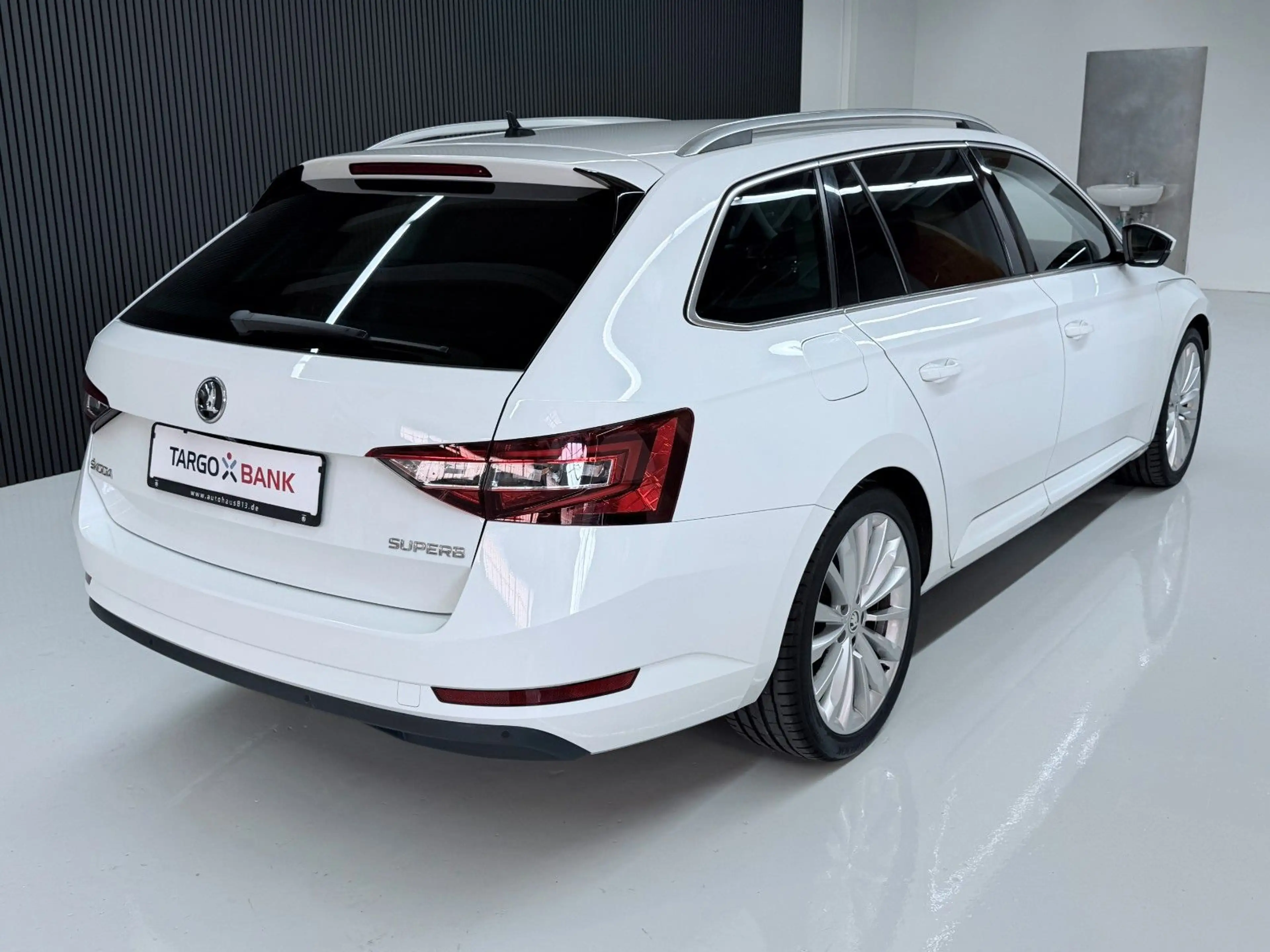 Skoda Superb Combi 2.0TDI DSG Leder/Alcantara Kamera — photo 7