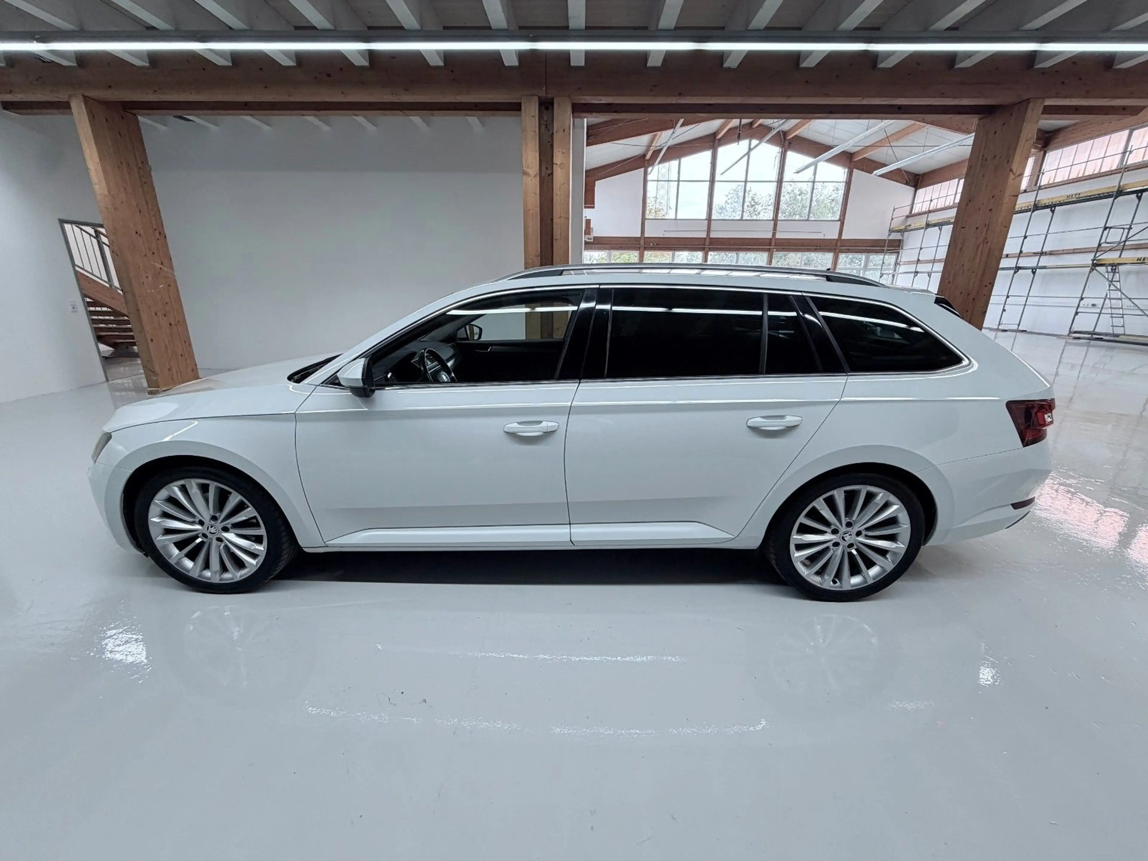 Skoda Superb Combi 2.0TDI DSG Leder/Alcantara Kamera — photo 4
