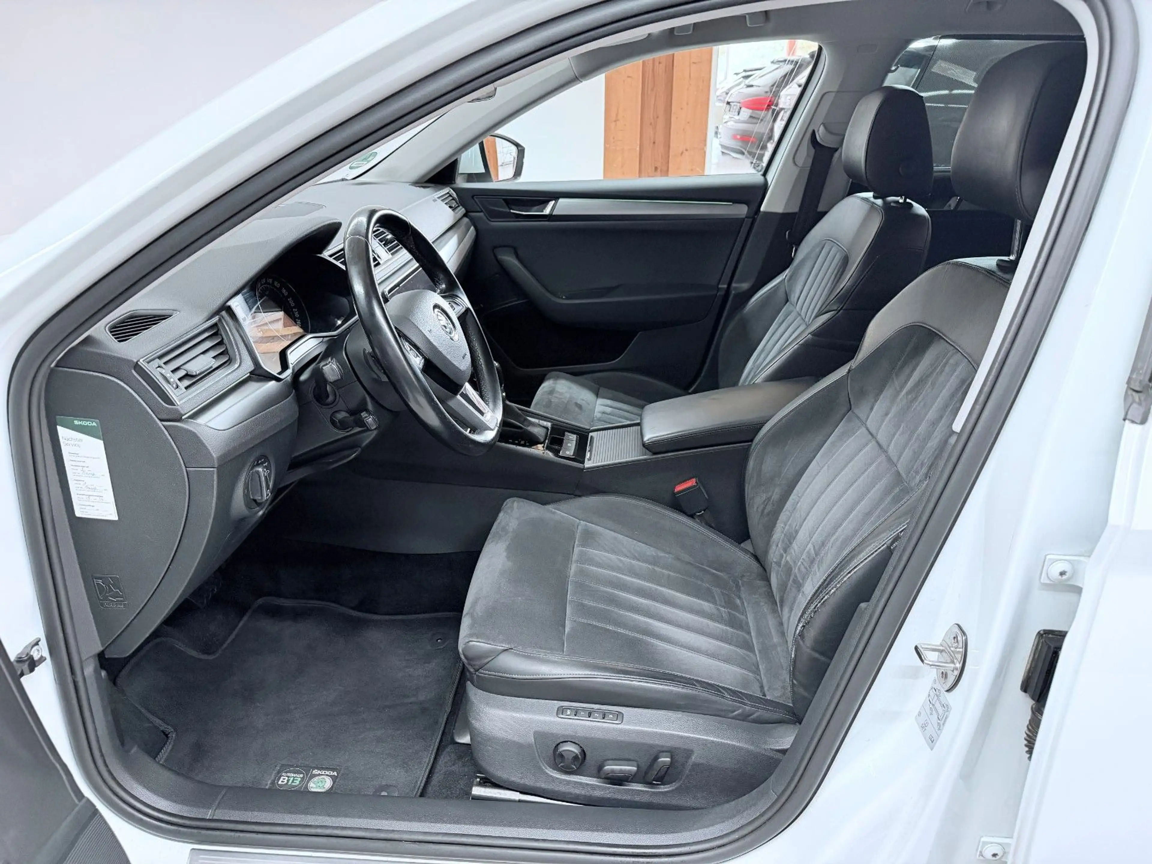 Skoda Superb Combi 2.0TDI DSG Leder/Alcantara Kamera — photo 10