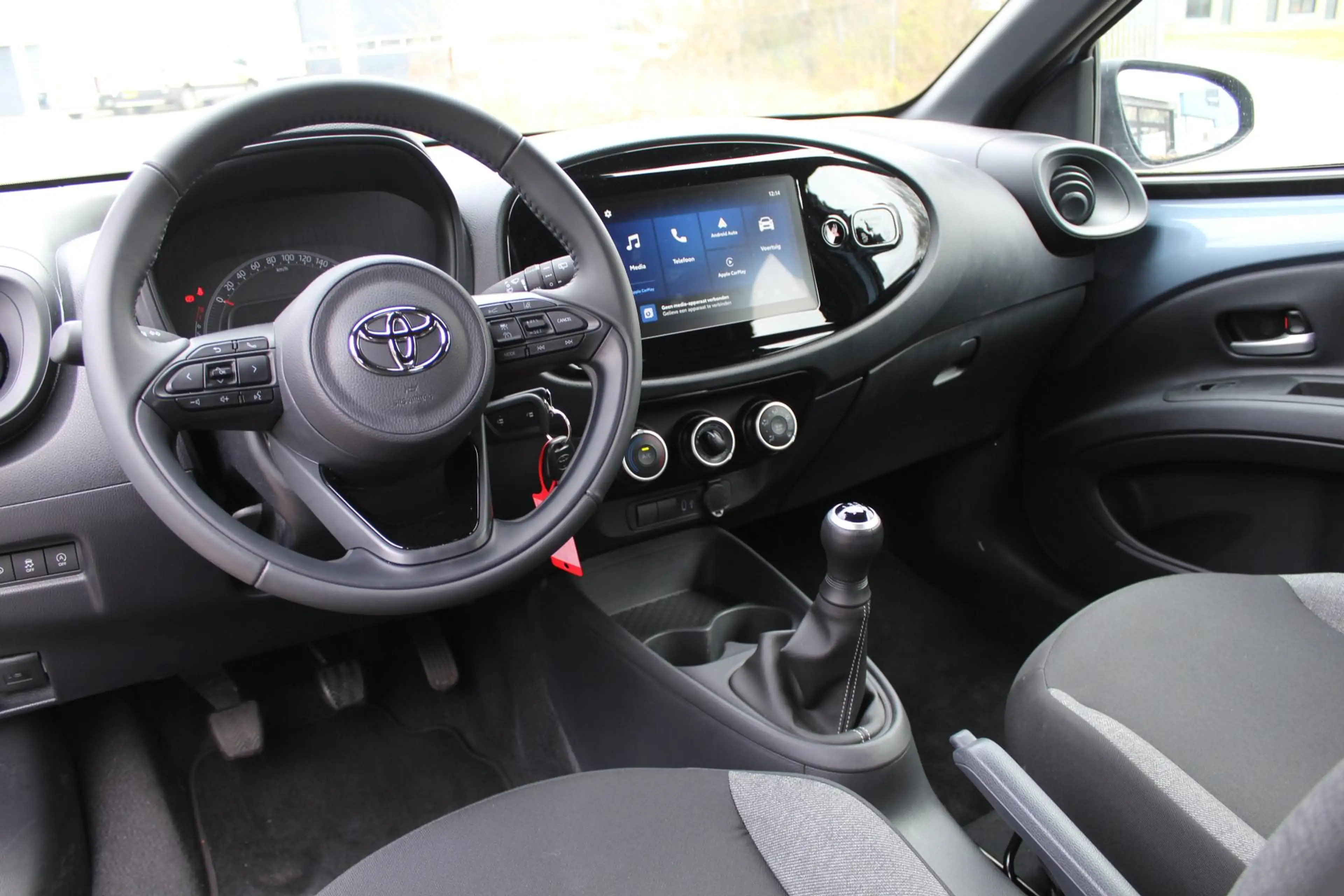 Toyota Aygo X 1.0 VVT-i MT Play | Rijklaar | NL-auto | Apple/And — photo 3