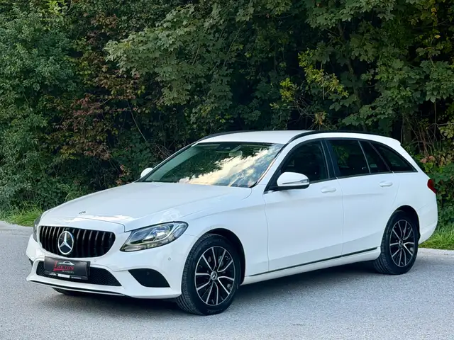 Mercedes-Benz C-Class view 4