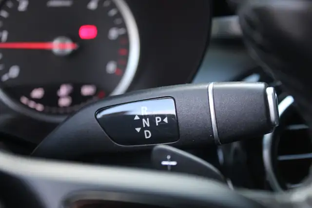 Mercedes-Benz C-Class view 20